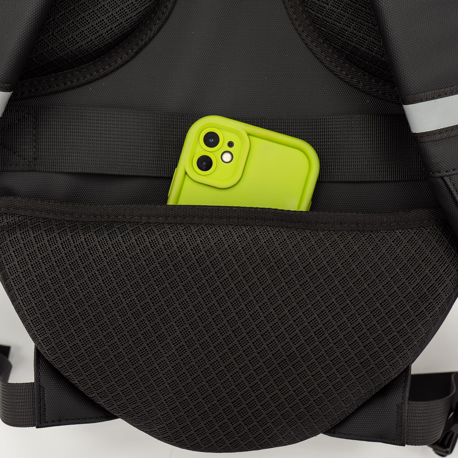 Woxter Mochila Led BLACK KNIGHT - Con Leds Programables, Compatibles con APP, Impermeable, Ciclismo, Moto y Patinetes Eléctricos, Bluetooth, para Cascos. 30 litros de capacidad