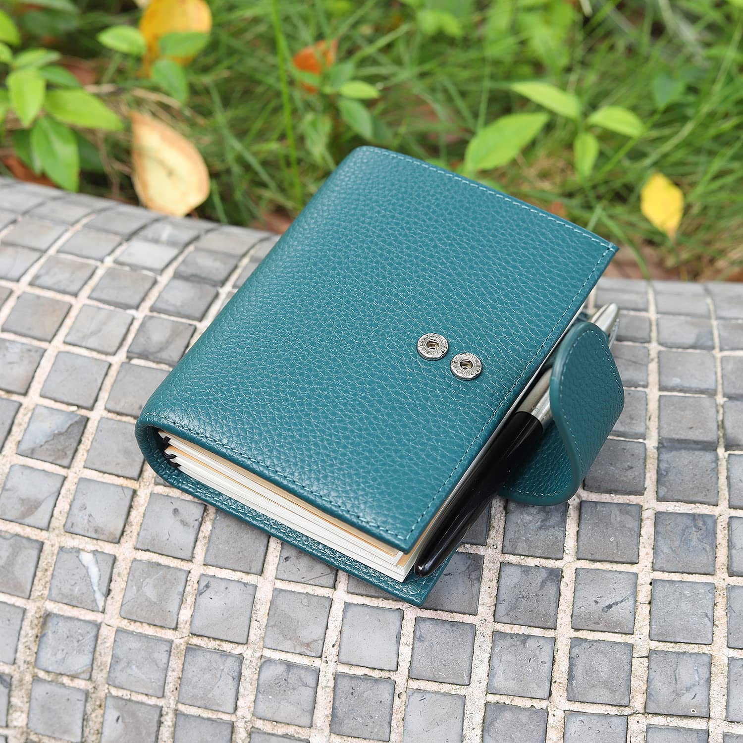 Moterm Companion Traveler's - Funda para cuaderno de viajero, diseño mejorado con bolsillo trasero (tamaño pasaporte, color azul guijarro Vert Foncé)