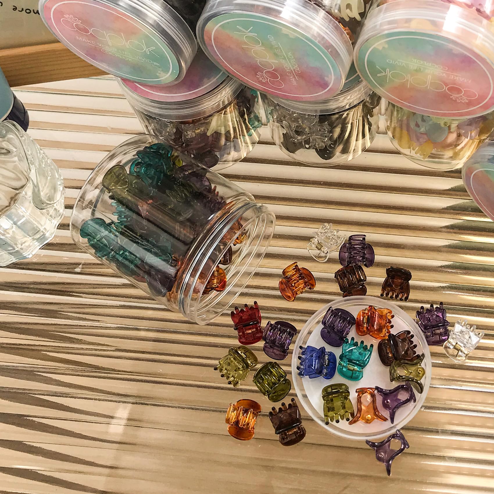 Wielokolorowe małe spinki do włosów, klipsy, antypoślizgowe, dla dziewcząt i kobiet w każdym wieku - trwałe plastikowe klipsy szczękowe zapobiegające ślizganiu się włosów (48 szt.) (kolorowa