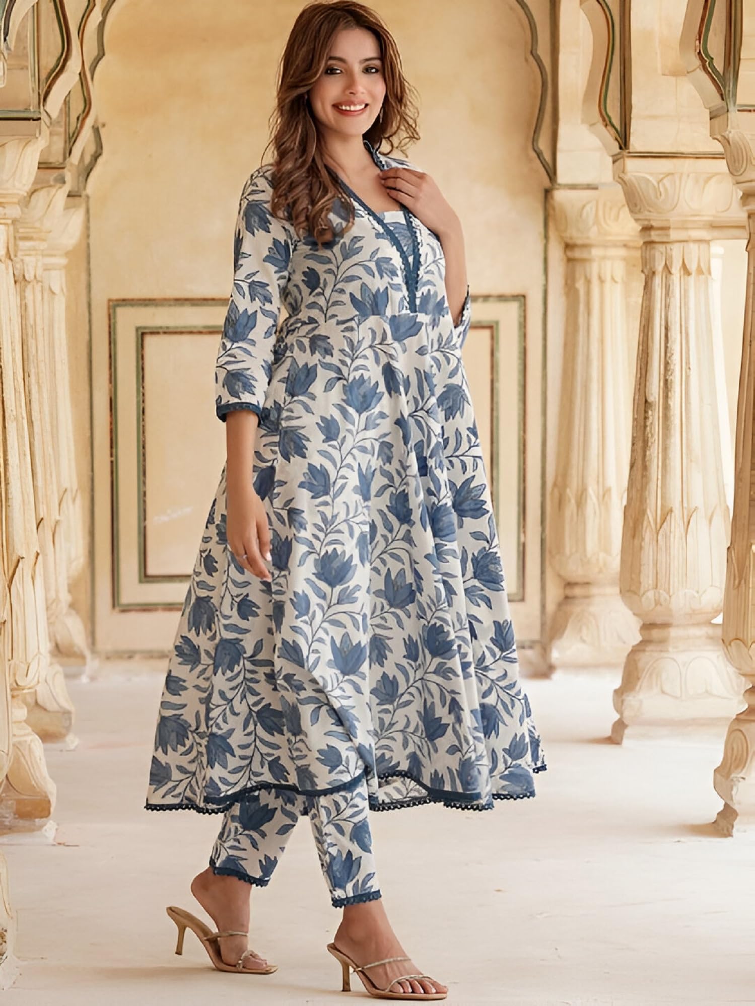 INDACORIFY Blumenbedruckte Kurta aus Anarkali-Baumwolle mit Hose und indischem Dupatta-Anzug