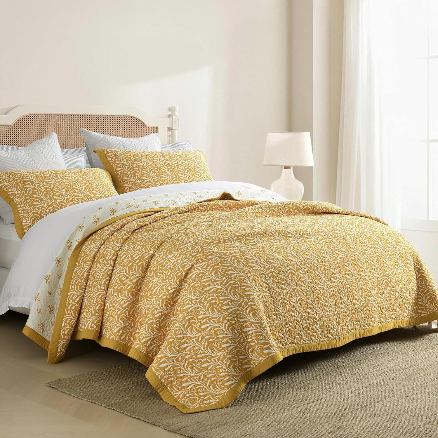 Quilts Queen Size - Botanical Floral Design Farmhouse Quilt Set with Matching Shams, 3 Pieces 100% Cotton Queen Quilt Bedding Set, Summer Lightweight Coverlet Set with Solid Reverse, Gold/White