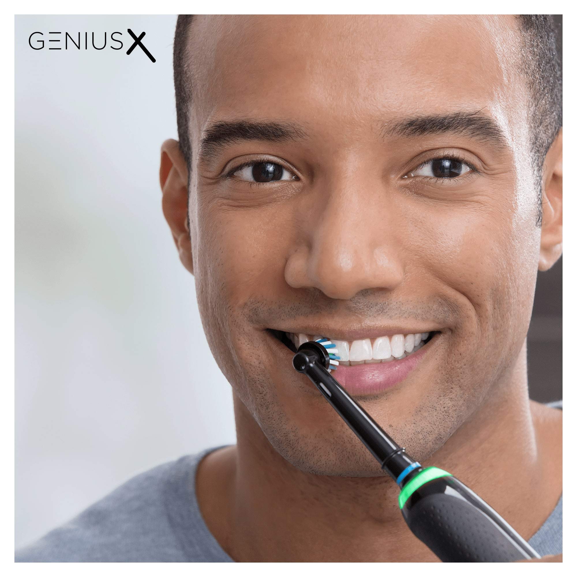 Oral-B Genius X Luxury Brosse à Dents Électrique Rechargeable avec 1 Manche Intelligence Artificielle, Anthracite, 4 Brossettes et 1 Étui de Voyage Premium Offert