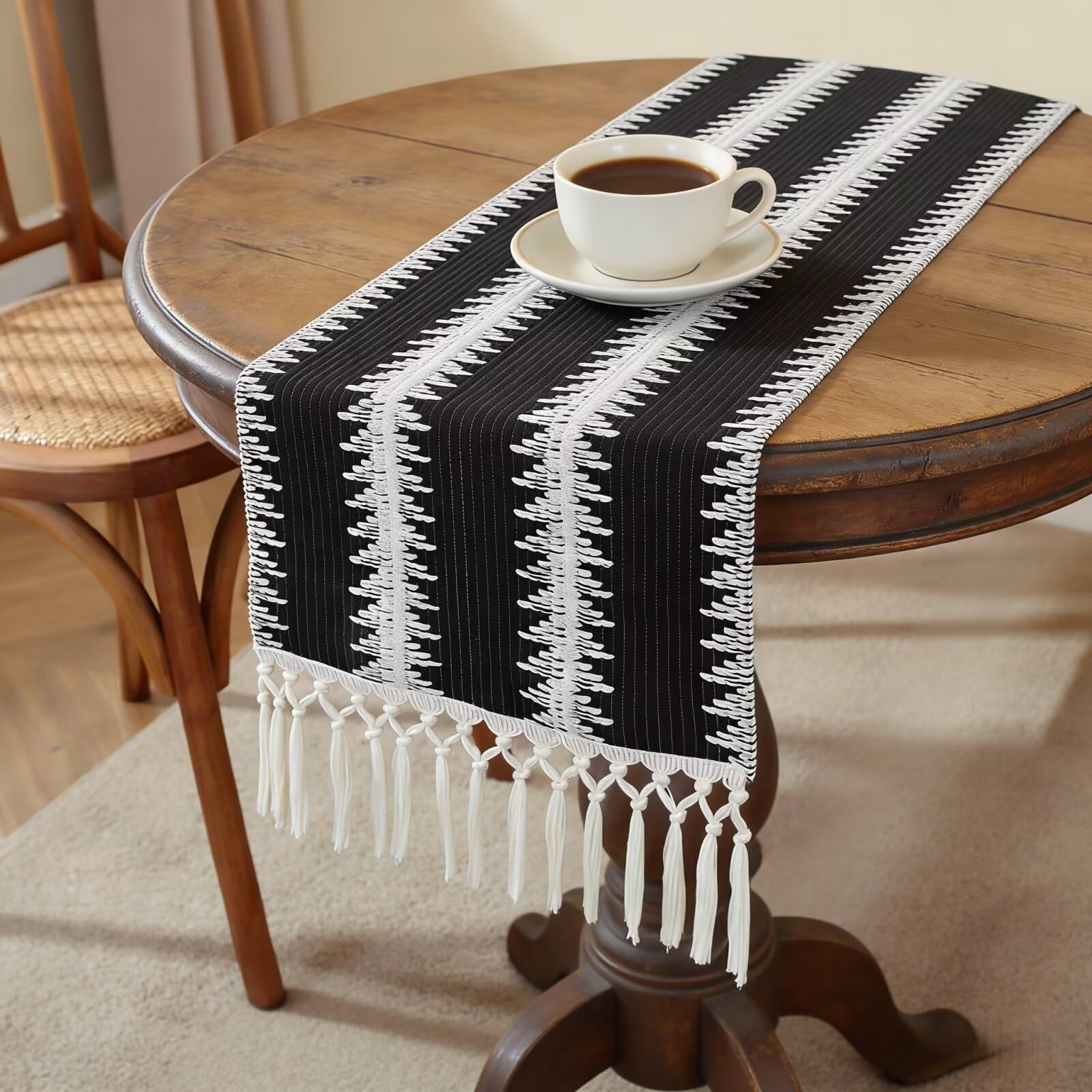 GNKBTOF 30 cm x 183 cm Boho Macrame Table Runner, Cotton Linen Farmhouse Woven Table Runner with Tassels for Wedding Party Dinning Table Decor Home Decor Daily Use