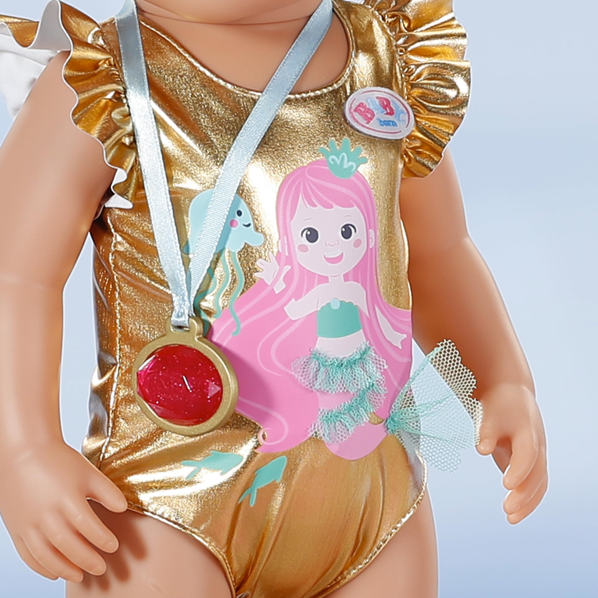Baby born Set Sorpresa de Playa con bañador Estampado Sirena, moldes de Arena, Arena moldeable, Cubo y 5 sorpresas para muñecas de 43 cm