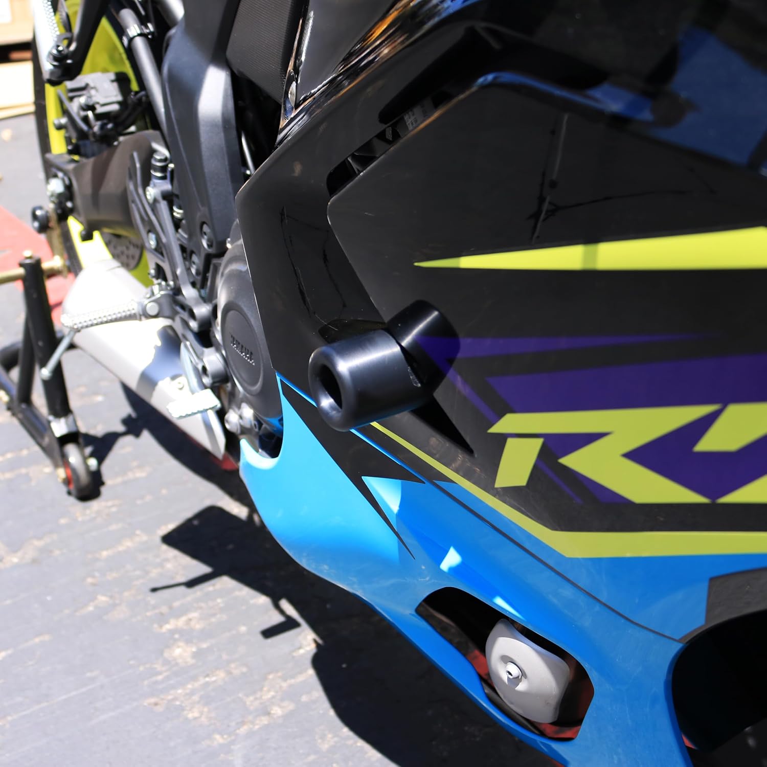 Shogun USA Made Yam YZF-R7 YZF R7 2026 Black No Cut Frame Sliders & Ultra Compact Matching Swingarm Spools - 751-6629