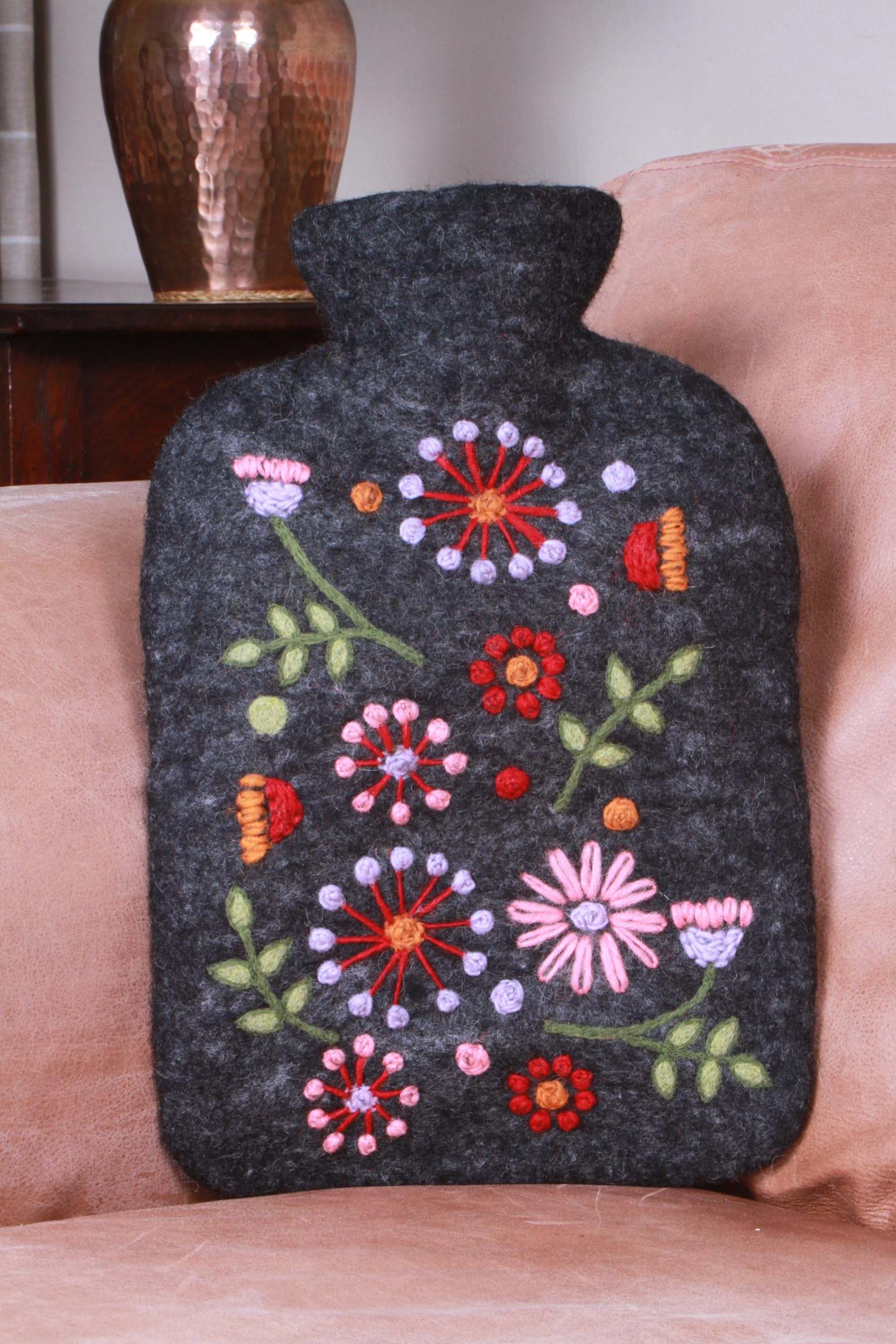 Pachamama Bouillotte 100 % feutrée à la main et bouillotte de 2 litres – Broderie de fleurs multicolores faites à la main Commerce équitable Multicolore Thermique