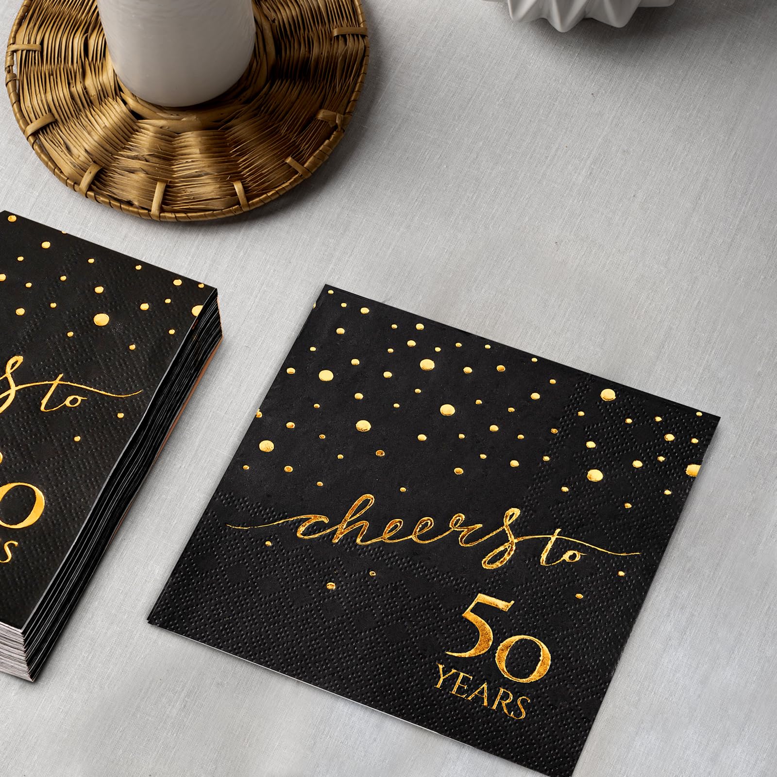 Paquete de 100 servilletas de 50 cumpleaños, servilletas de cóctel de 3 capas de 5 x 5 pulgadas, servilletas de papel para decoración de cumpleaños, boda, aniversario, negro y dorado