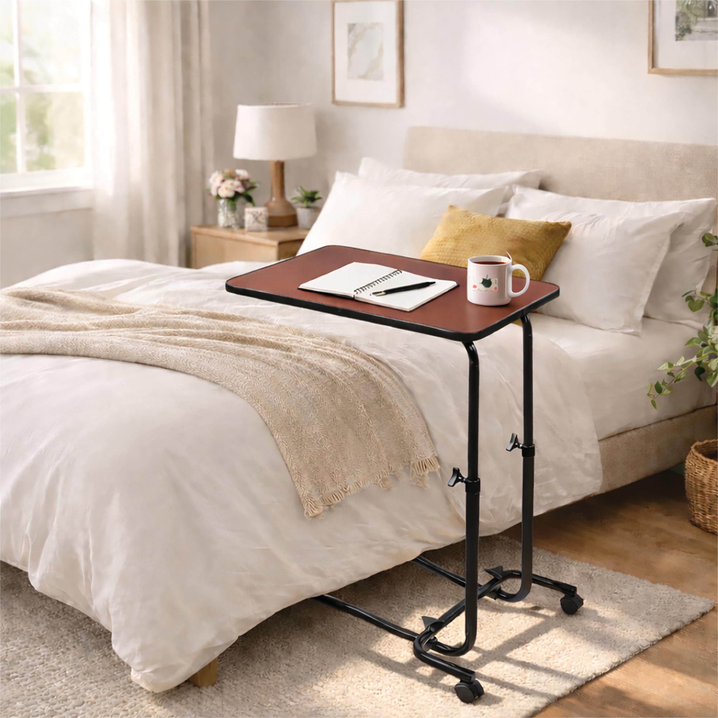 Aidapt Canterbury - Mesa de Altura Ajustable con Parte Superior inclinable (0-45°), Mesa Auxiliar móvil con Ruedas, Superficie de 550 x 410 mm, Uso doméstico y Dormitorio