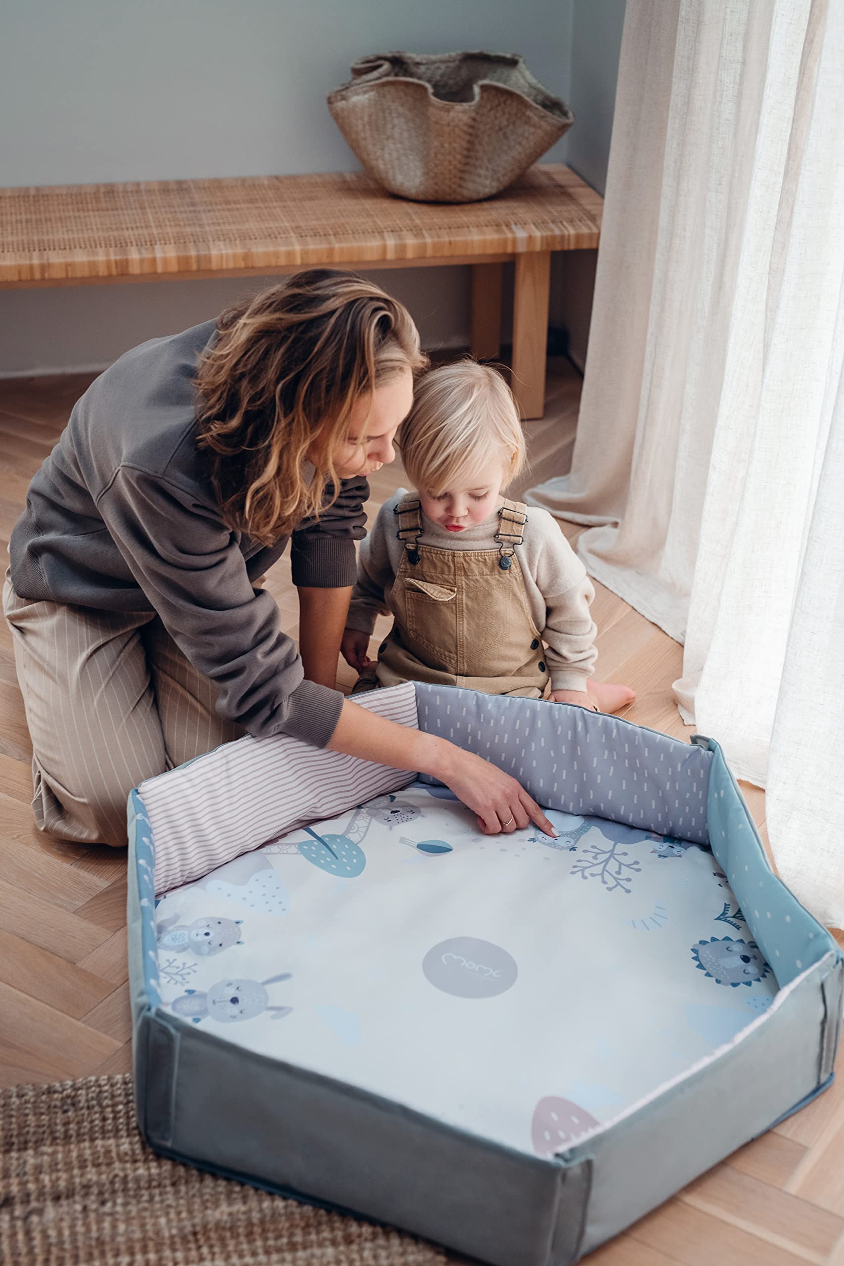MoMi PASTEL arco gioco con tappetino per gattonare 3 in 1 per bambini dalla nascita, tappetino per attività sensoriali con 2 archi, bagno con palline,