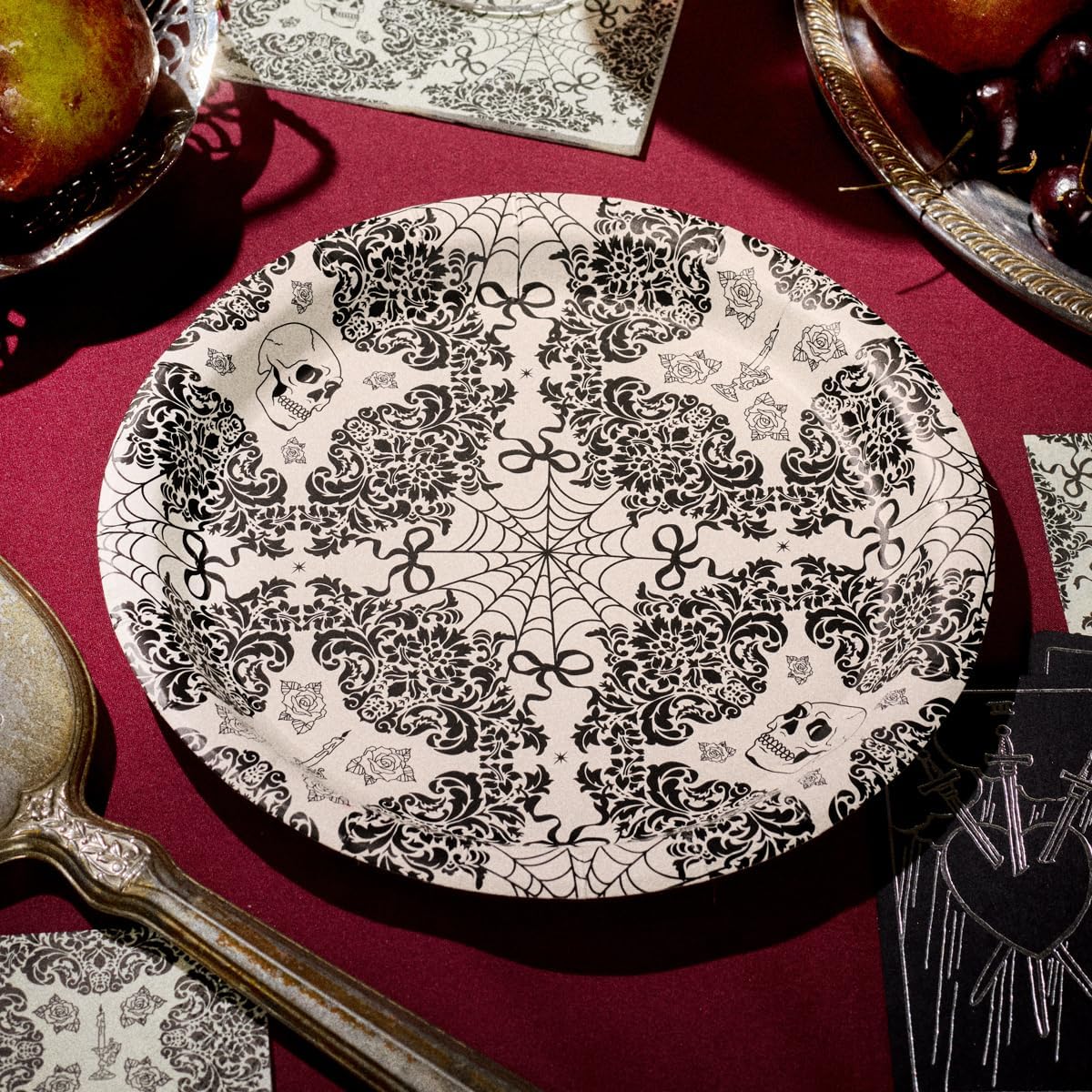 xo, Fetti Romantic Horror Paper Plates | 25 pcs | Gothic Party Tableware, Spooky Chic Dinnerware, Halloween Romance Decor, Dark & Elegant Party Supplies