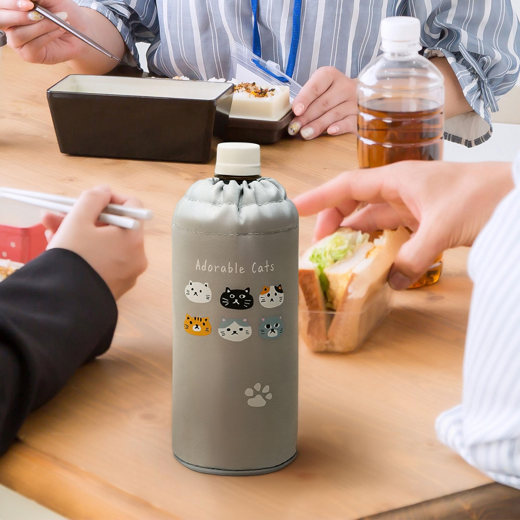 Amazon｜トルネ ペットボトルカバー ねこのあつまり H19.5×W8×D8cm