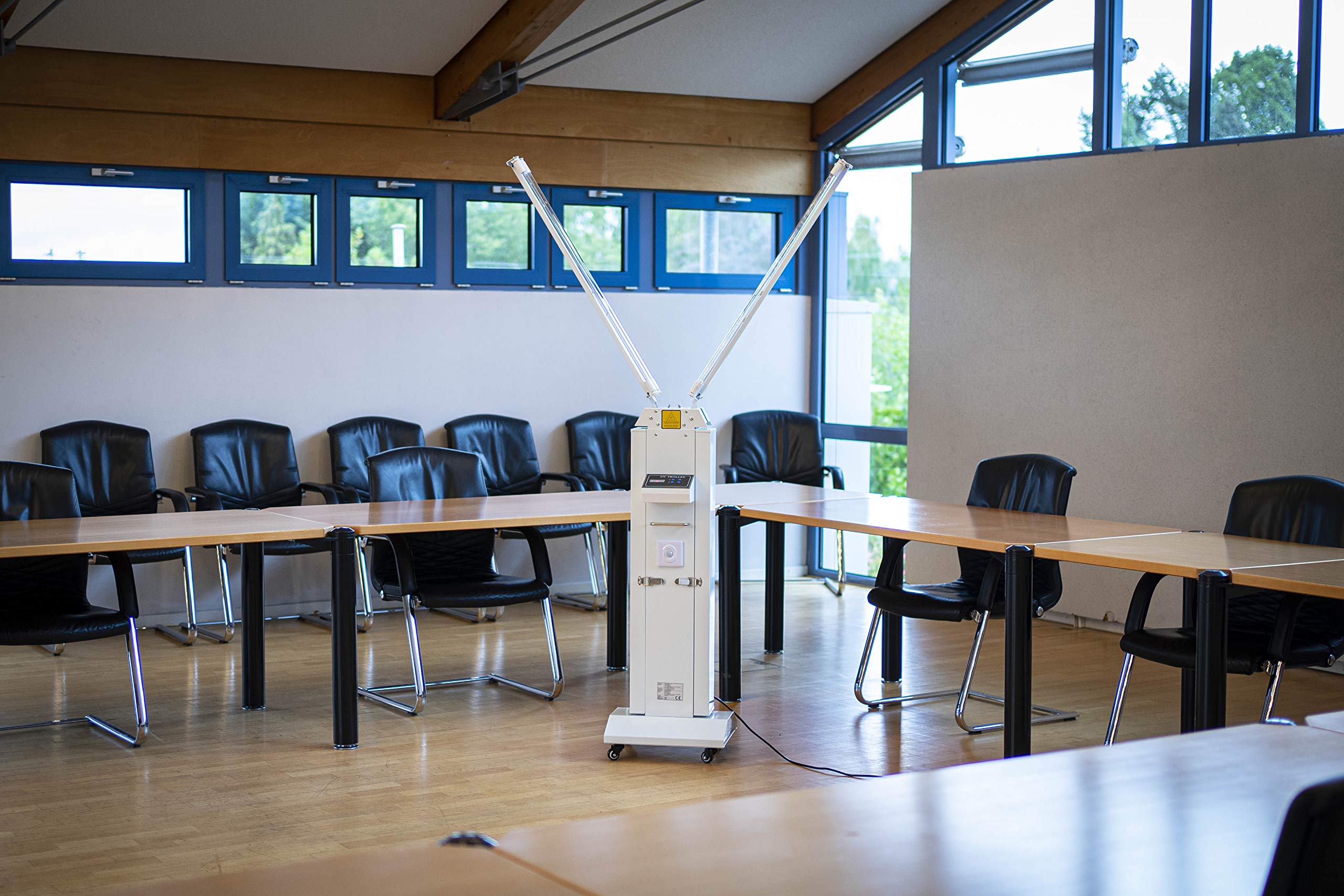 Good Connections UV-C Desinfektionsstation zur effektiven Luft- und Flächendesinfektion - 4 UV-C Röhren (120W) für 60 m² Raumfläche - Sicherheitsabschaltung und Timer