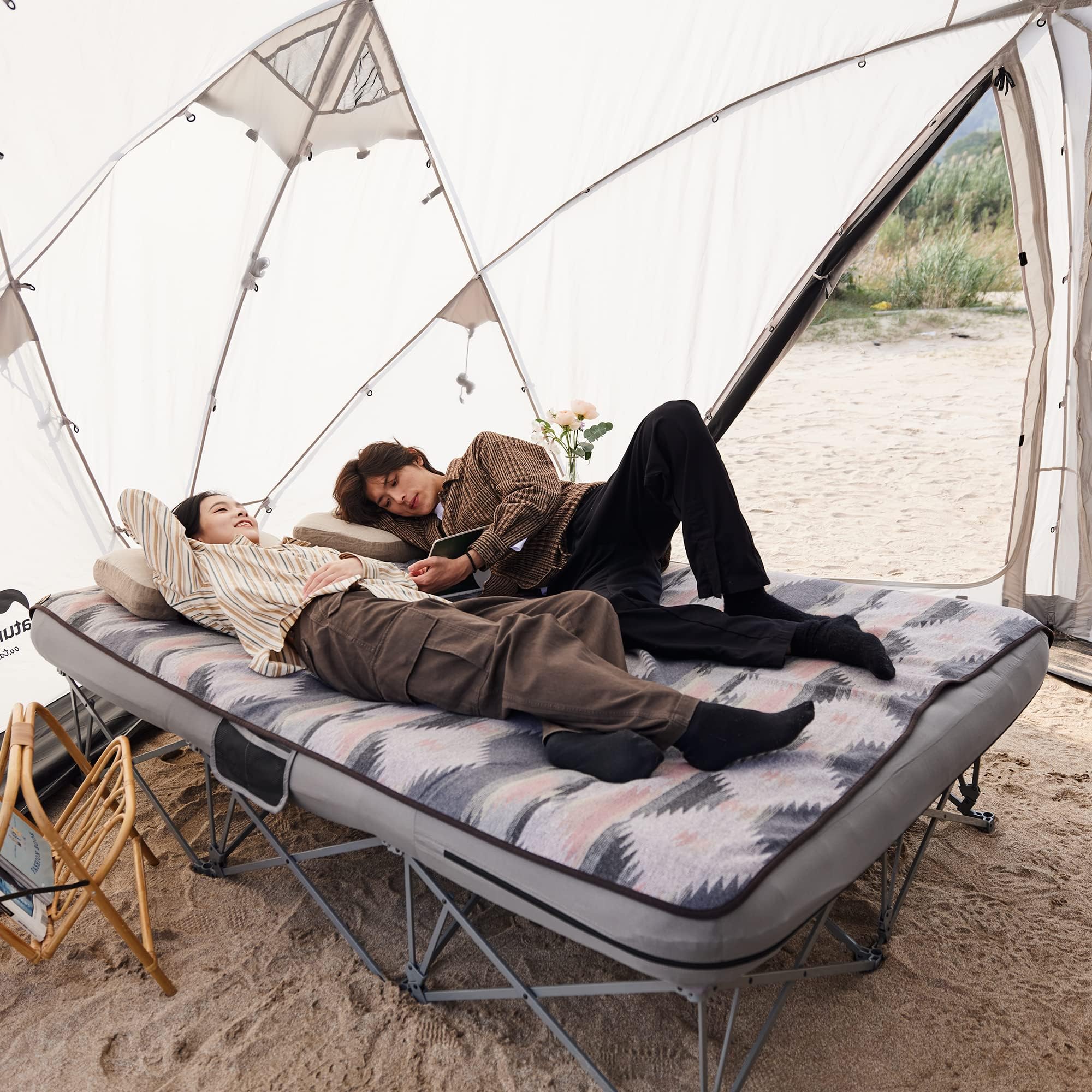 Naturehike Cama de camping plegable para 2 personas, estructura plegable de tamaño completo con bolsillo lateral y bolsa de transporte, solo colchón de aire no incluido