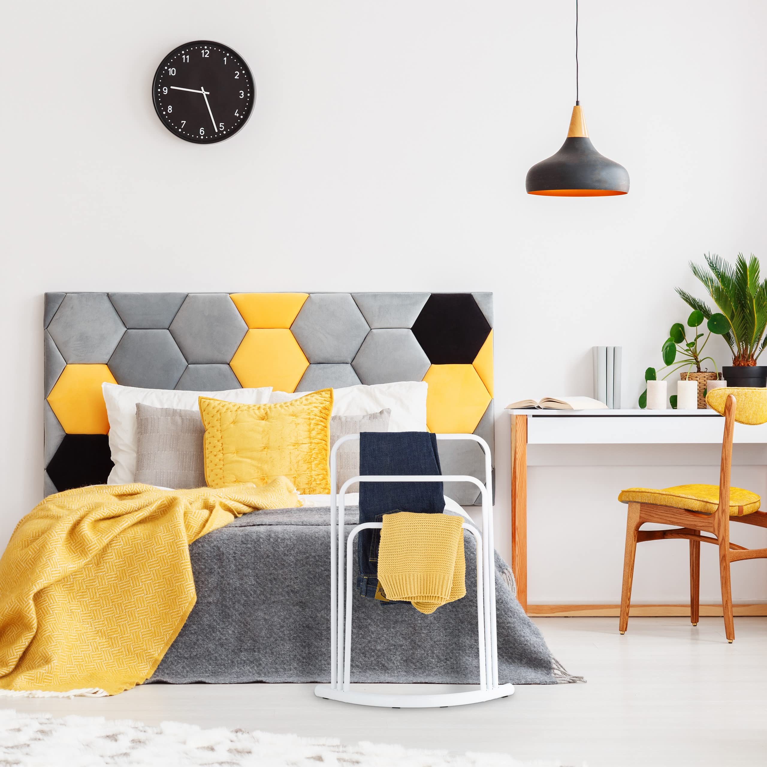 Relaxdays Porte-Serviettes Non Fixe, 3 Barres, HxLxP: 86 x 66 x 21 cm, Support Salle de Bain, Semi-Circulaire, Blanc