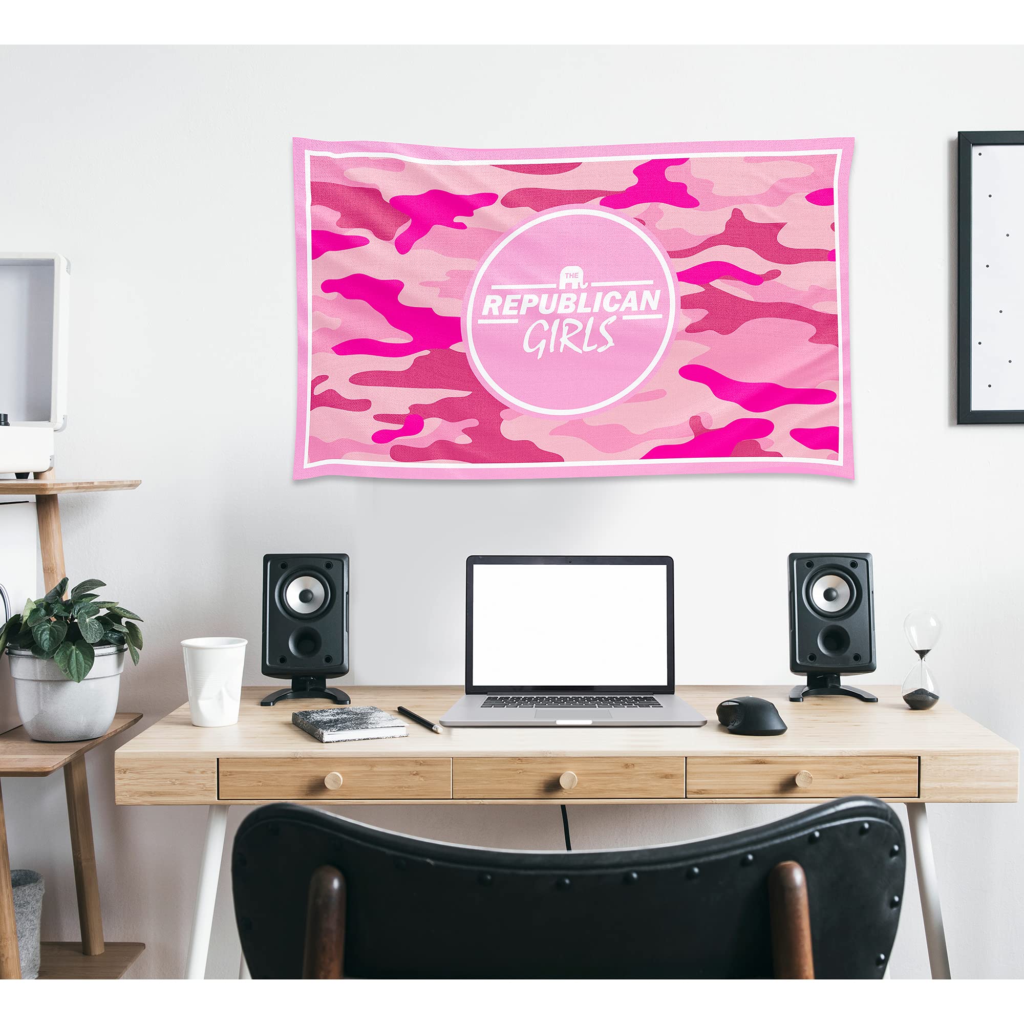 Flaggenbanner 'Republikanische Mädchen' – 90x150 Cm, Aus Nylon, Mit Messingösen, Camo-Design