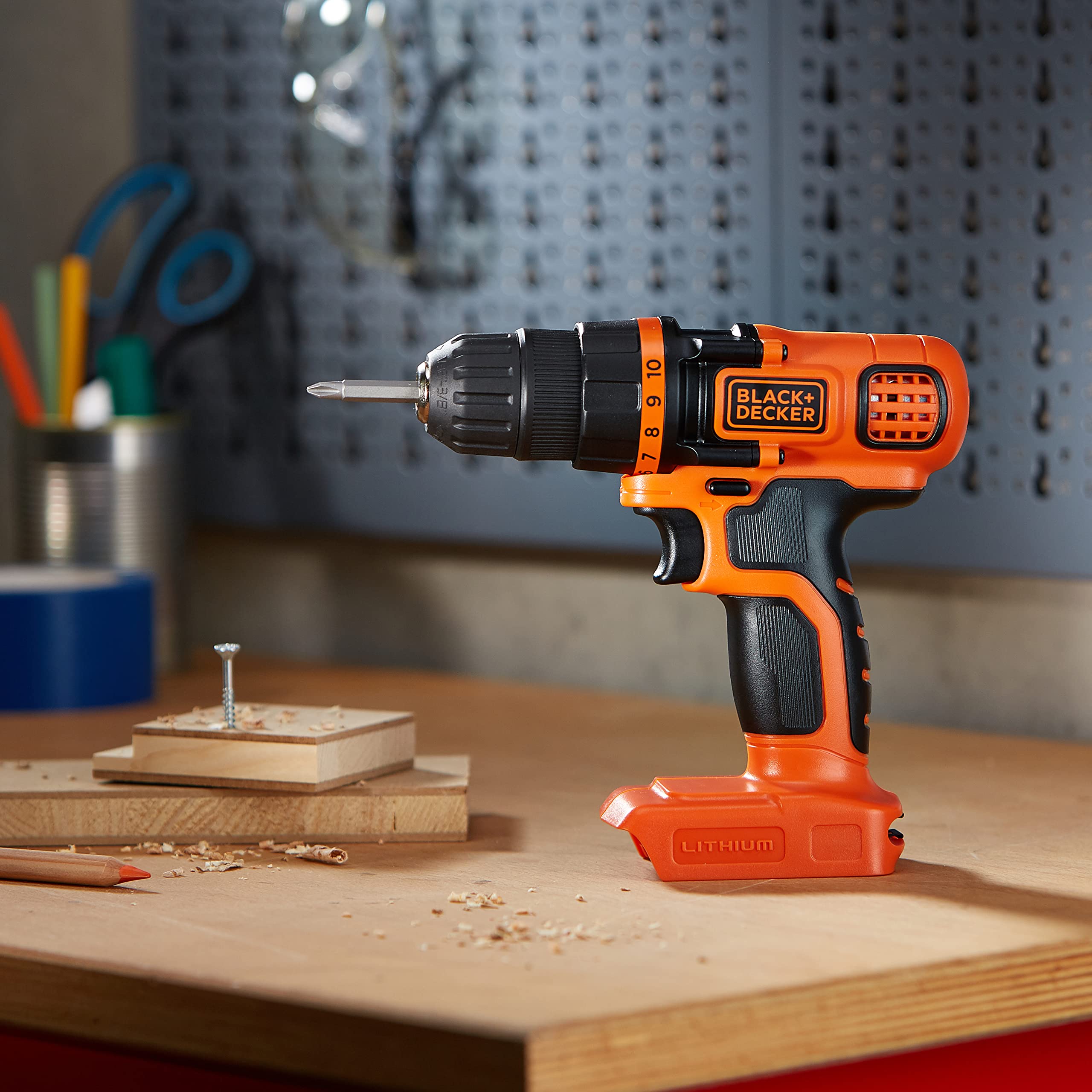 BLACK+DECKER Atornillador sin cable 18V, 28Nm de par, 10 ajustes de par, diseño compacto, sin accesorios, BDCDD18N-XJ