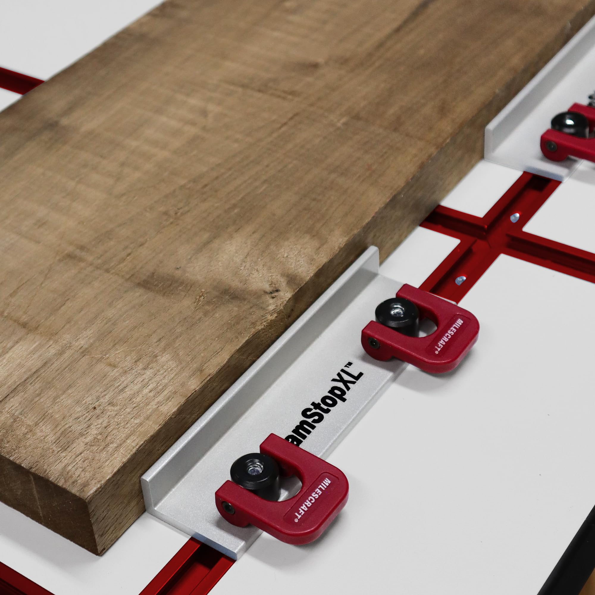 Milescraft 4032 Cam Stop XL Lot de 2 arrêts longs à réglage rapide en T anodisés, 14,5 cm de long avec levier à came, profil bas pour planches de 1,9 cm ou plus épaisses.