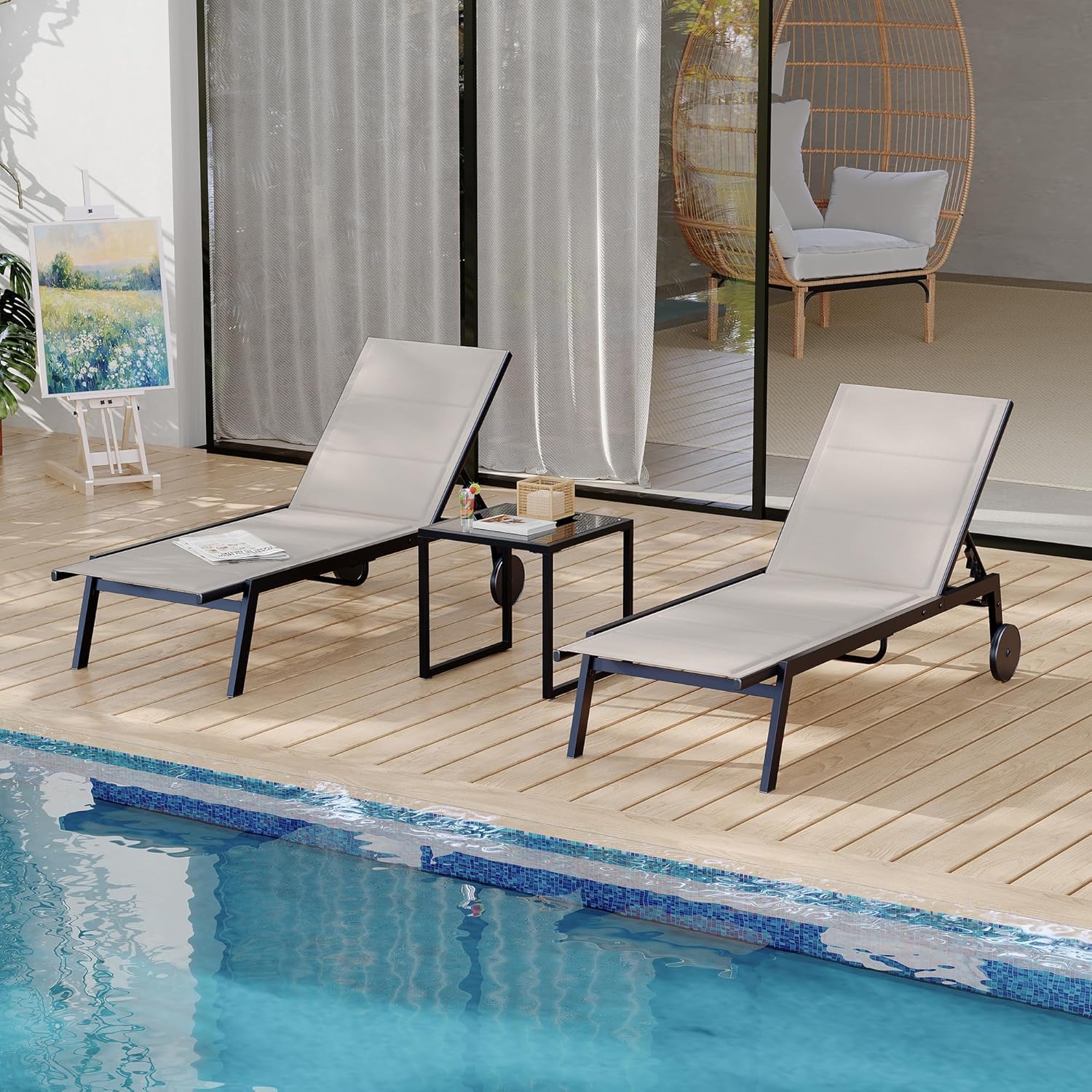 Garvee Lot de 3 chaises Longues de Jardin avec Table d’appoint – Dossier réglable 5 Positions, roulettes Pratiques, Assise textilène rembourrée – pour Piscine, terrasse, Jardin ou Plage – Marron