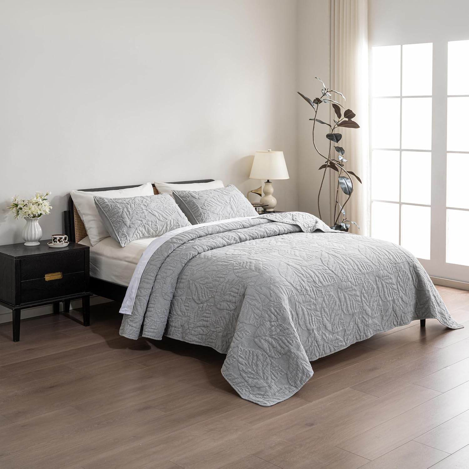 TEXTURE & LOOMS Cotton Quilt King Size Gray Bedding Set, Vintage Washed 3-Piece Cozy Lightweight Stitching Decorative Bedding Cover Coverlet Set with 2 Shams in Leaf Pattern for All Season