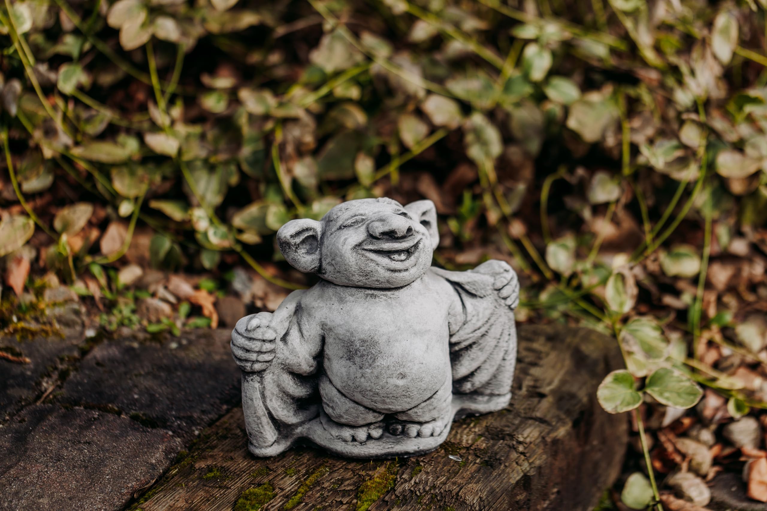 gartendekoparadies.de Massive Steinfigur Lustiger Troll Fledermaus Dracula, Grau, Höhe 20 cm, 4 kg, Figur aus Steinguss Frostsicher für den Außenbereich