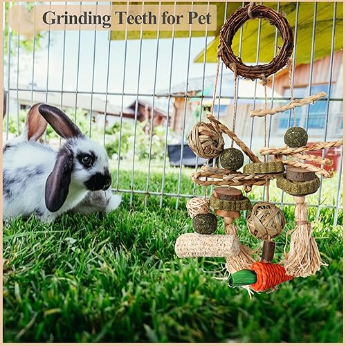 Miniatura 3 de HERCOCCI Juguetes masticables de conejito para conejos, naturales hechos a mano, jaula de conejo, juguetes colgantes y golosinas para conejos,