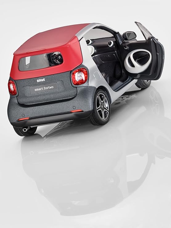 ディーラー特注 1/18 京商 smart forfour (W454) ディーラー特注 1/18 京商 smart forfour (W454)