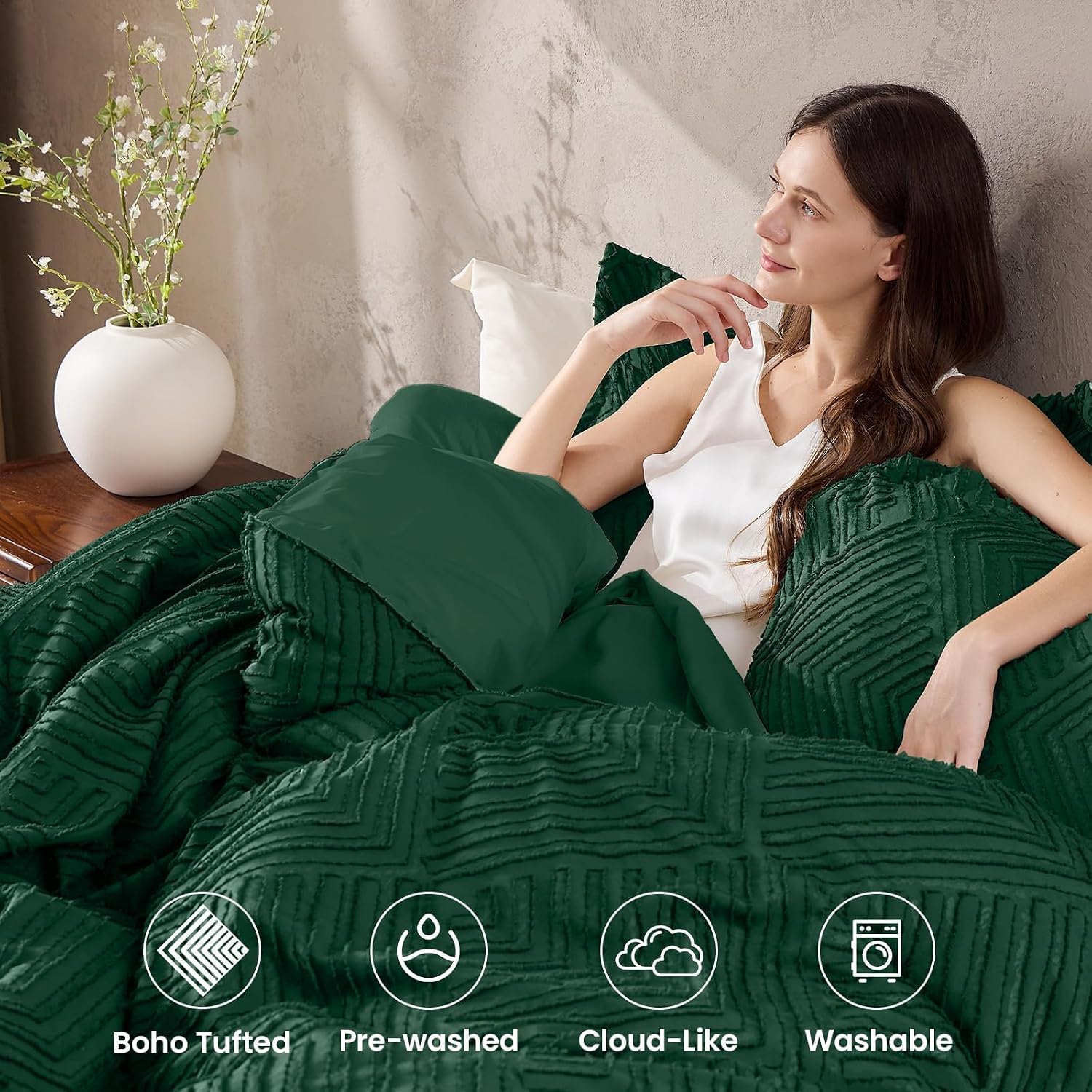 JOLLYVOGUE Emerald Green King Size Comforter Set, Boho Tufted Bedding Set 3-Piece, Ultra Soft Prewashed Microfiber, Includes 1 Comforter & 2 Pillow Shams