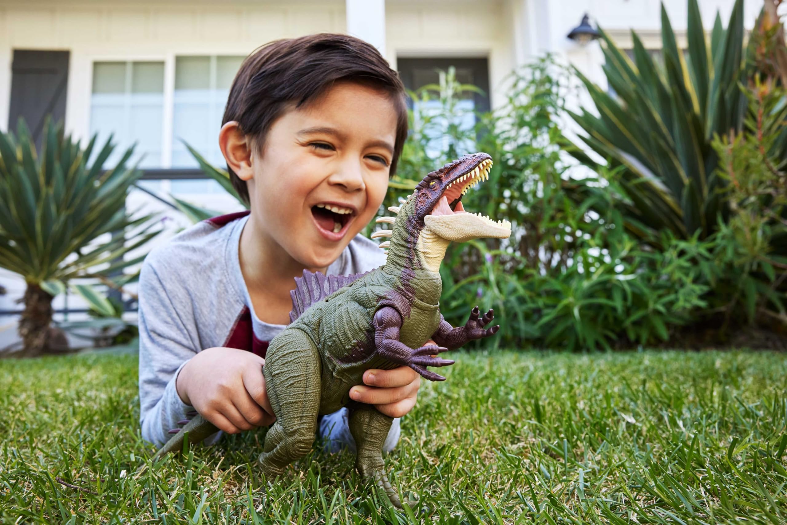 Mattel Jurassic World: Die Chaostheorie Netflix - Kampfaction Becklespinax Dinosaurier-Actionfigur-Spielzeug, versetzt wütende Kopfstöße, beißt, brüllt und knurrt, HXF52