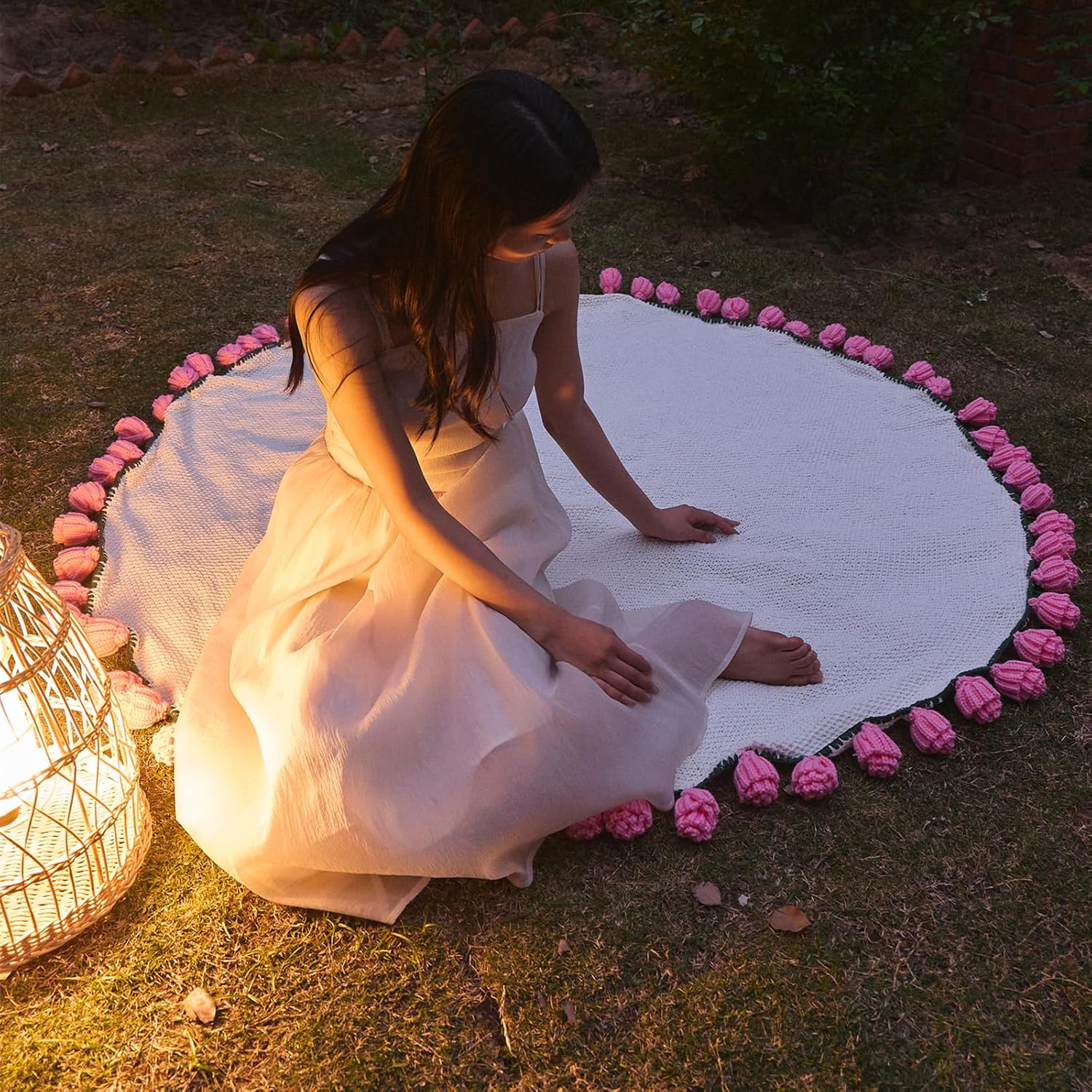 vctops Flower Bouquet Knitted Throw Blanket, Cute Roses Bouquets Handmade Crochet Round Blankets, Pink Roses Soft Throws Gifts for Girls, Women, Wife (Pink,Diameter 59") - Image 5