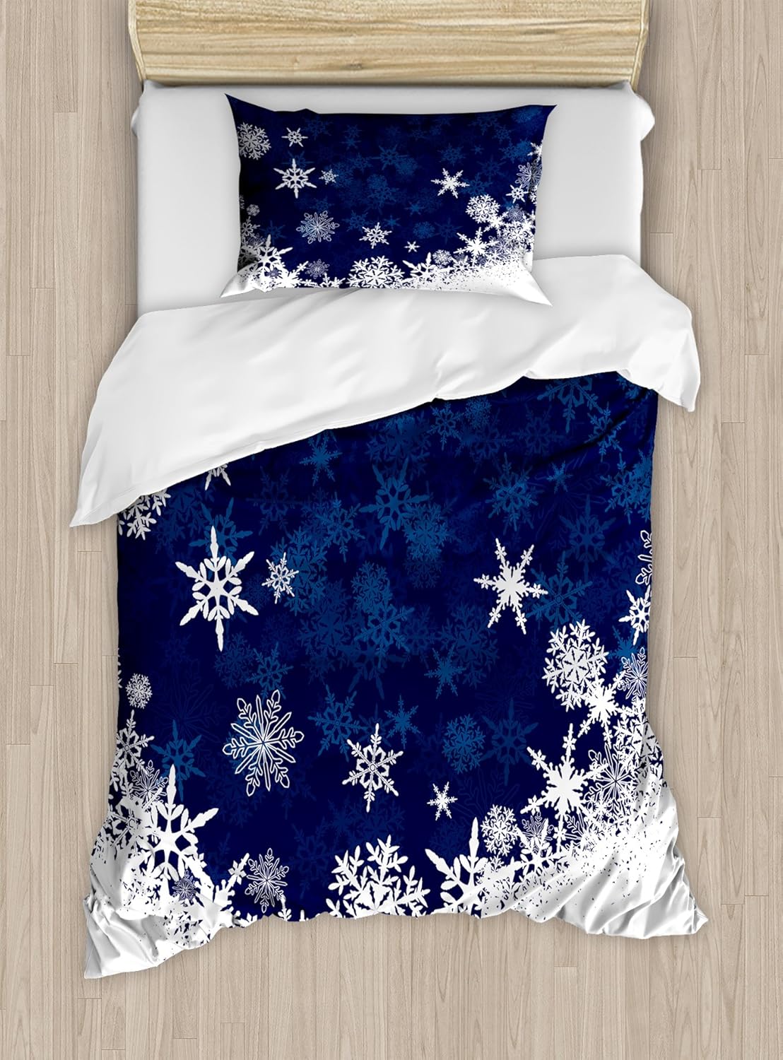 Lunarable Snowflake Duvet Cover Set, Winter Theme Christmas