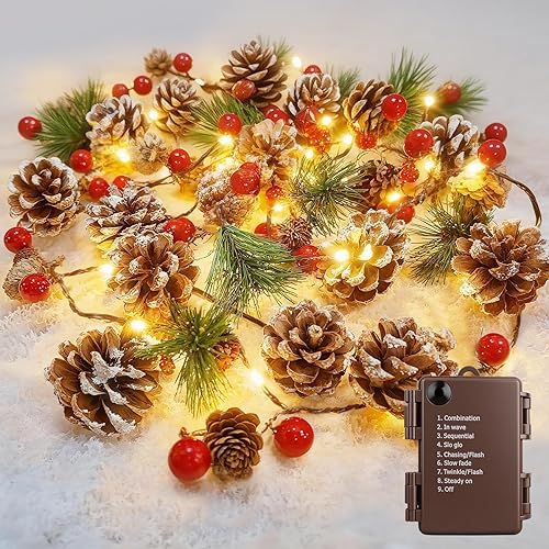 Luditek Guirnalda de Navidad con luces, guirnalda preiluminada de 6.4 pies, funciona con pilas, decorada con 20 luces LED, bayas rojas, conos de