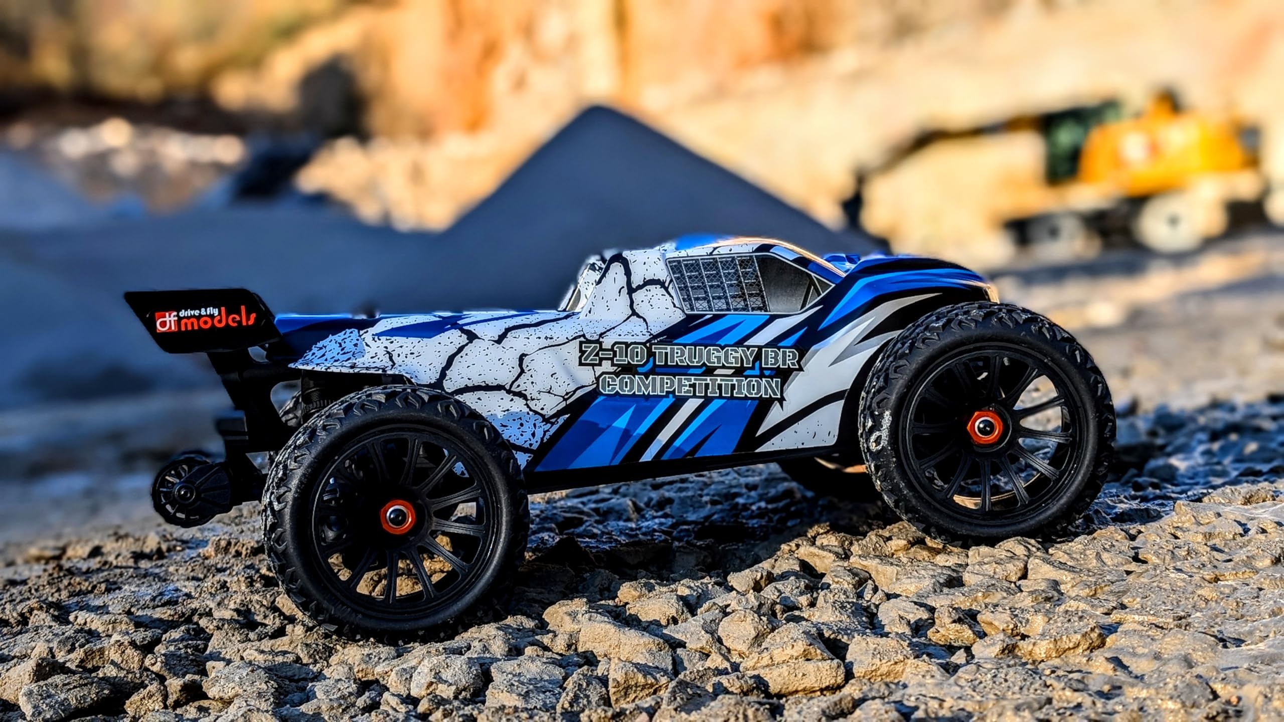 Z-10 Competition Truggy BR Brushed RTR (dł. x szer. x wys.) 50 x 36 x 23 cm, ok. 3600 g, skala 1:10XL, do 40 km/h, od 14 lat, w zestawie akumulator i kabel do ładowania USB, zdalnie