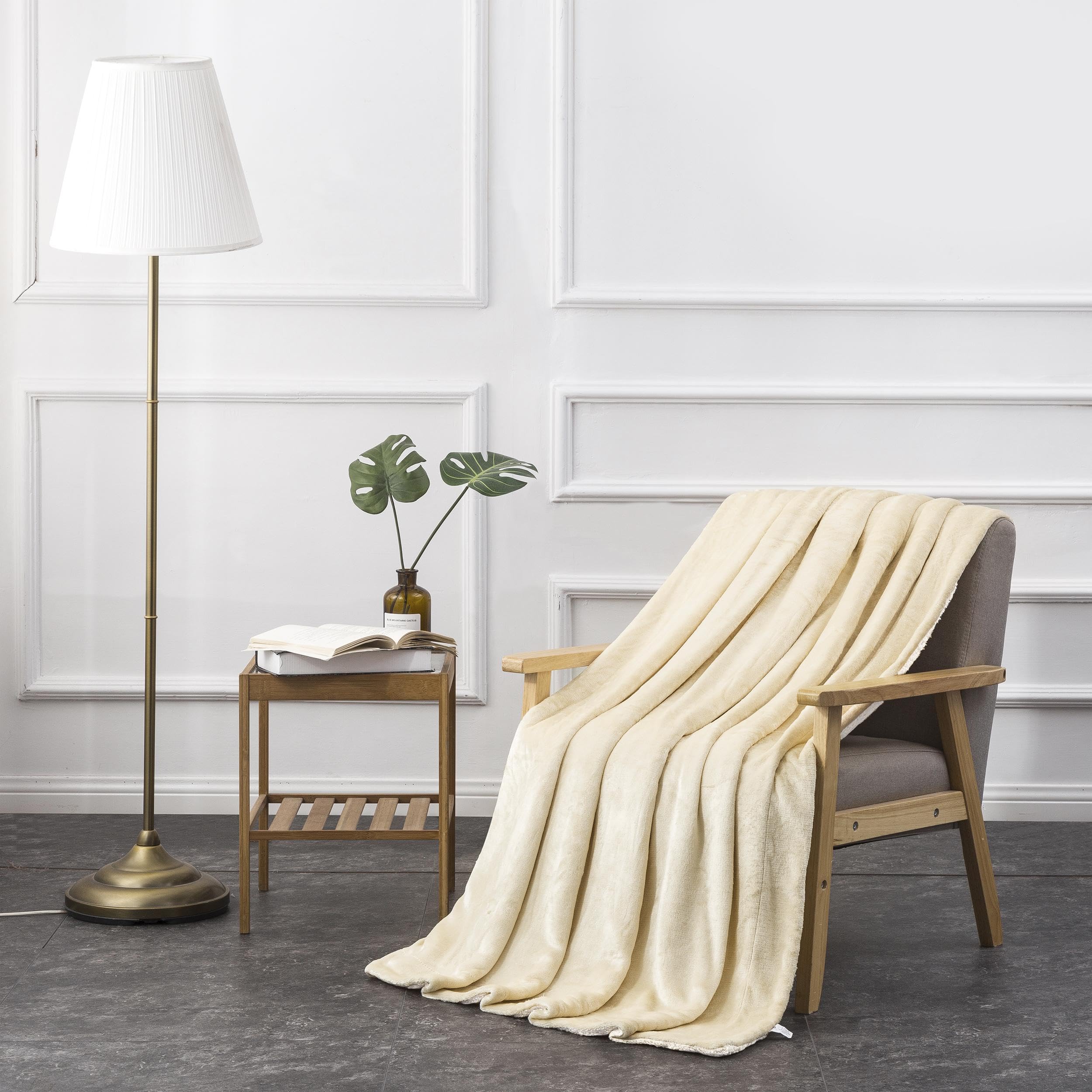 HOMEYA Manta Borreguillo para Sofa y Cama 220x240 cm - Reversible Franela y Sherpa, 100% Poliester, Suave y Calido, Manta Polar para Adulto y Niño, Beige