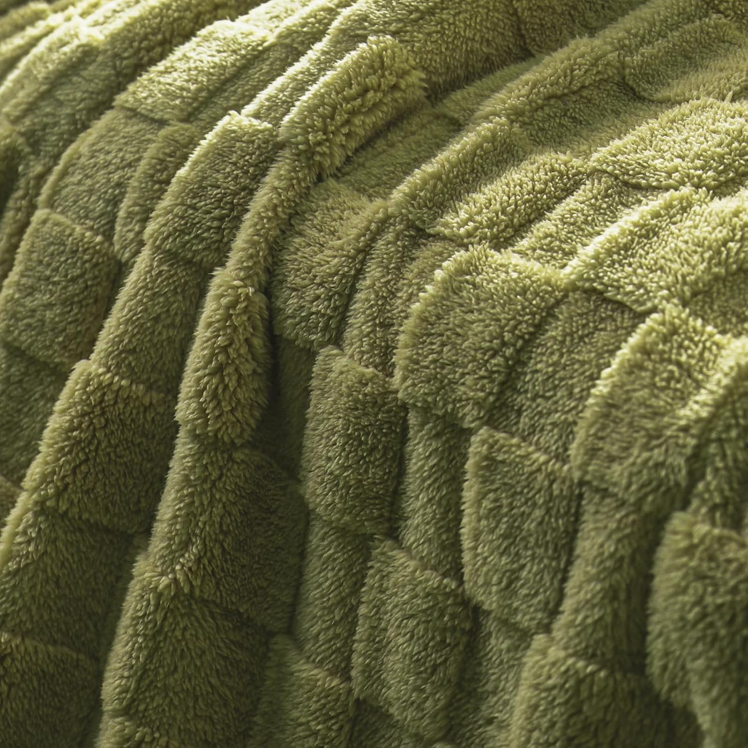 Exclusivo Mezcla King Size Flannel Fleece Blanket, Super Soft and Warm Lightweight Checkered Pattern Blankets for All Seasons, 90x104 Inches, Olive Green - Image 4