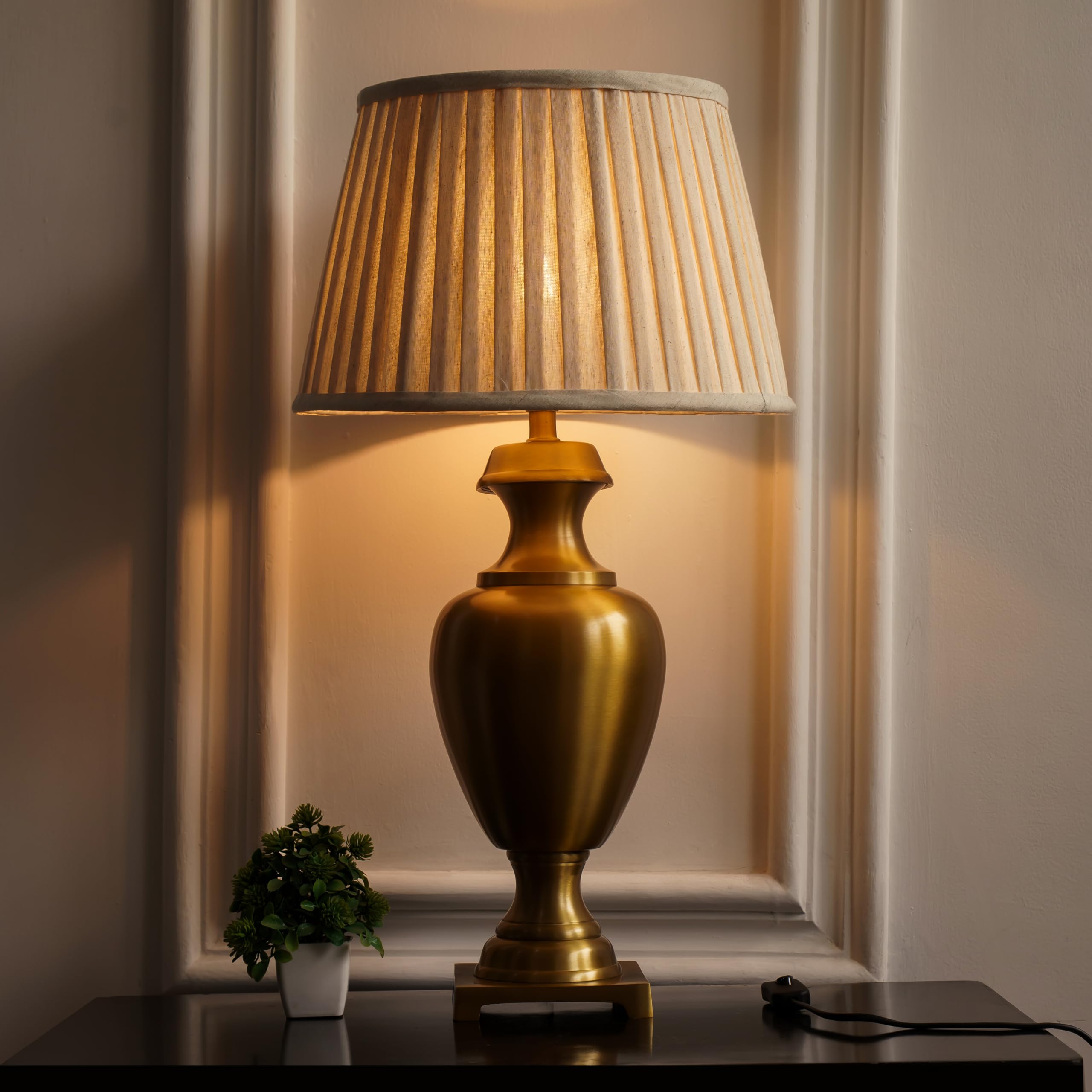 Divine Trends Royal Brass Antique Finish Gold Trophy Table Lamp with Off White 14 Inches Lampshade for Living Room, Bedroom, Home Decoration, Hotel Pack of 1 - Led Bulb Included (Pleated Shade)-image-39