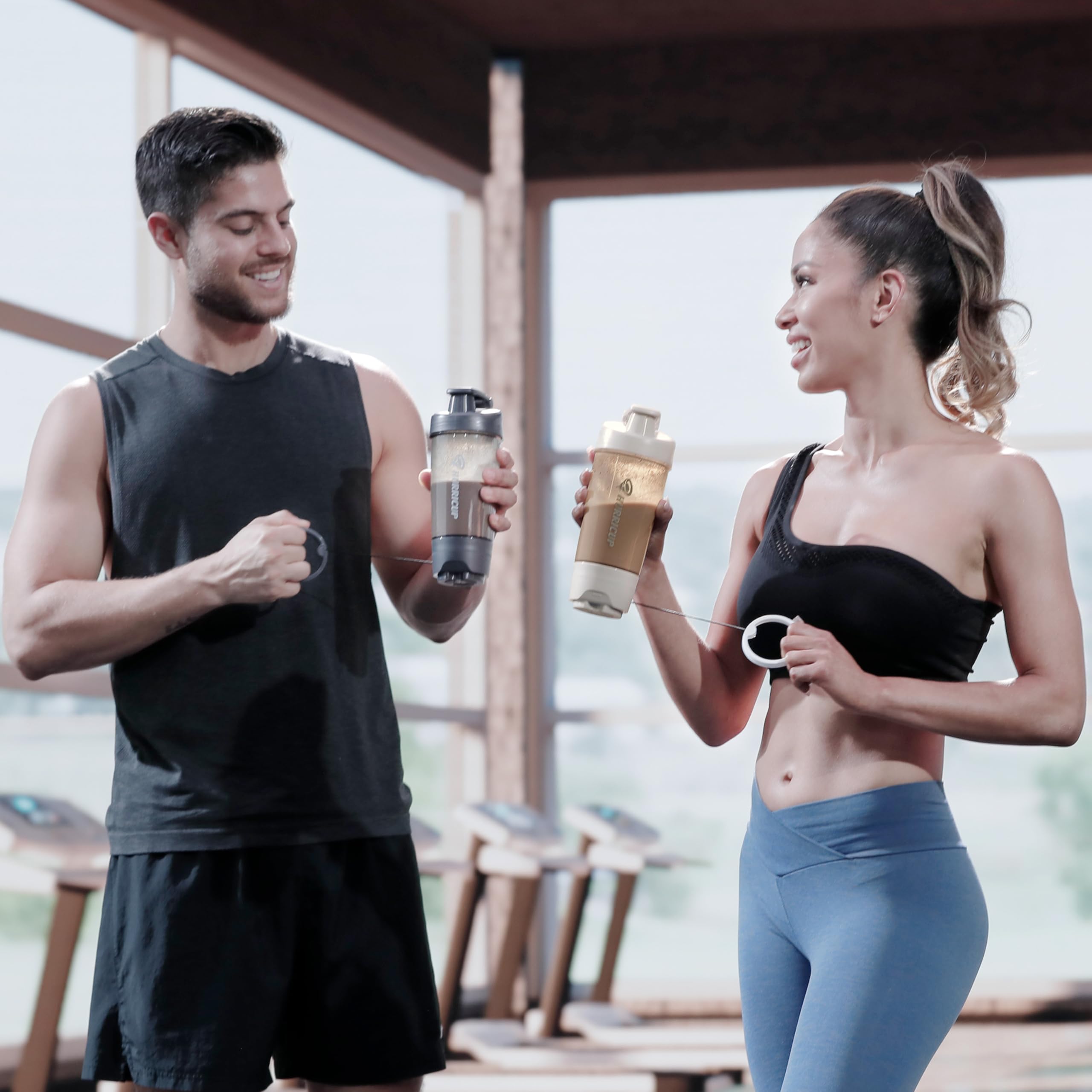 Shaker Protein Shake en acier inoxydable 650 ml – Technologie de mélange manuel, sans secousses et sans mousse – Idéal pour l'extérieur, la cuisine, la salle de sport et le bureau – Sans BPA | Design