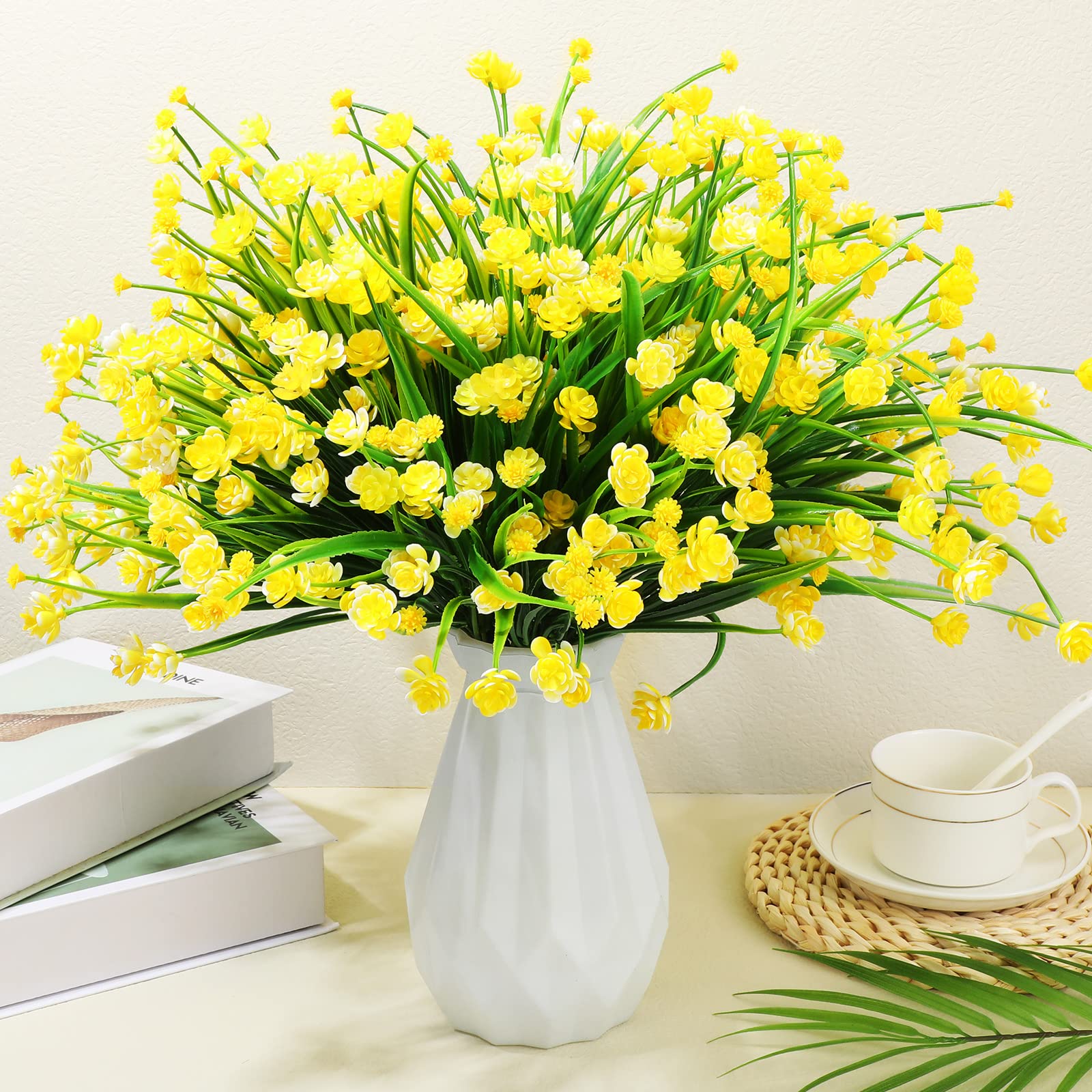 LiuSuper 16 Fasci Di Fiori Artificiali Gialli Di Camelia Con Eucalipto – 7 Rami Per Mazzo, Piante Finte UV Resistenti Per Esterno E Fioriere - 2