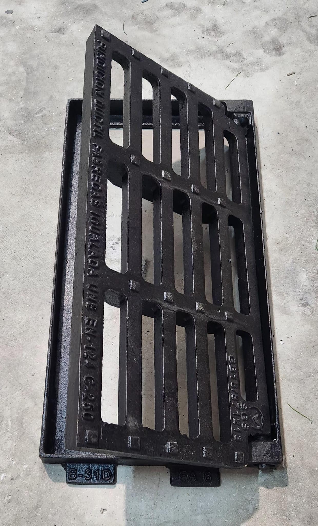 REJILLA FUNDICION C-250 DE MEDIDAS 500mm X 260mm x 50mm altura