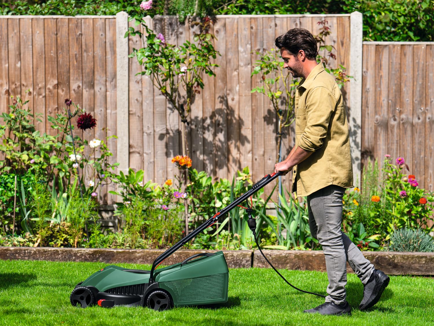 Bosch - Cortacésped con Cable EasyRotak 32-220 (Potencia del Motor de 1200 W, Ancho de Corte: 32 cm, Caja de césped de 31 litros, Hoja Afilada Extra de 32 cm, Adecuada para Cortar rápida y fácil con
