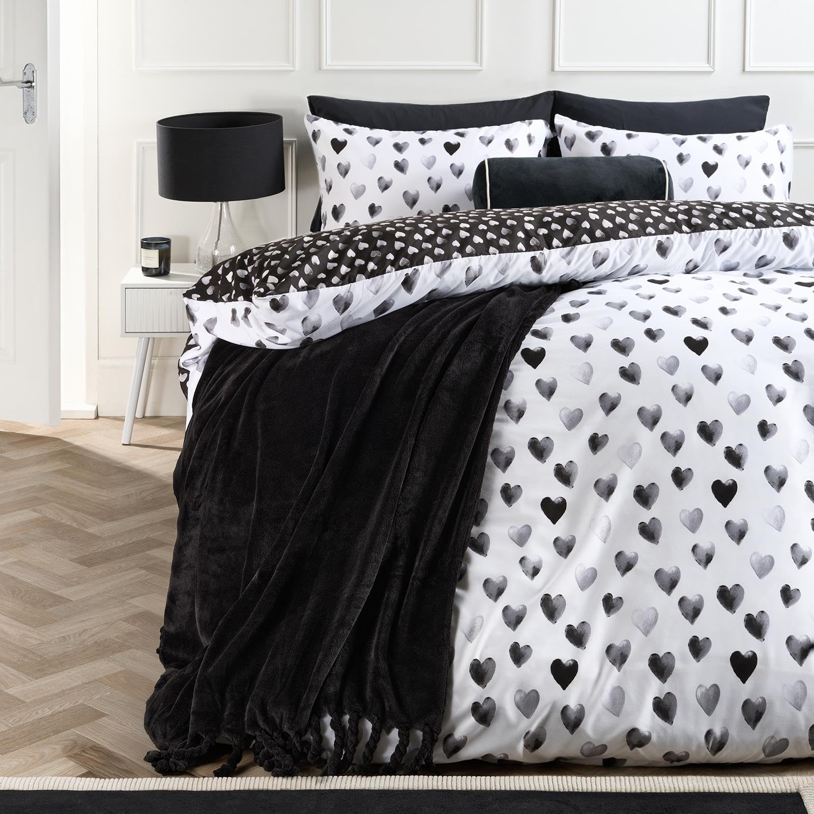 Ohs Women's Monochrome Heart Print Double Bedding, Gifts For Reversible Super Soft Cosy Warm Microfibre Polyester Watercolour Double Duvet Set Stylish Quilt Cover Set With Pillowcases, Mono