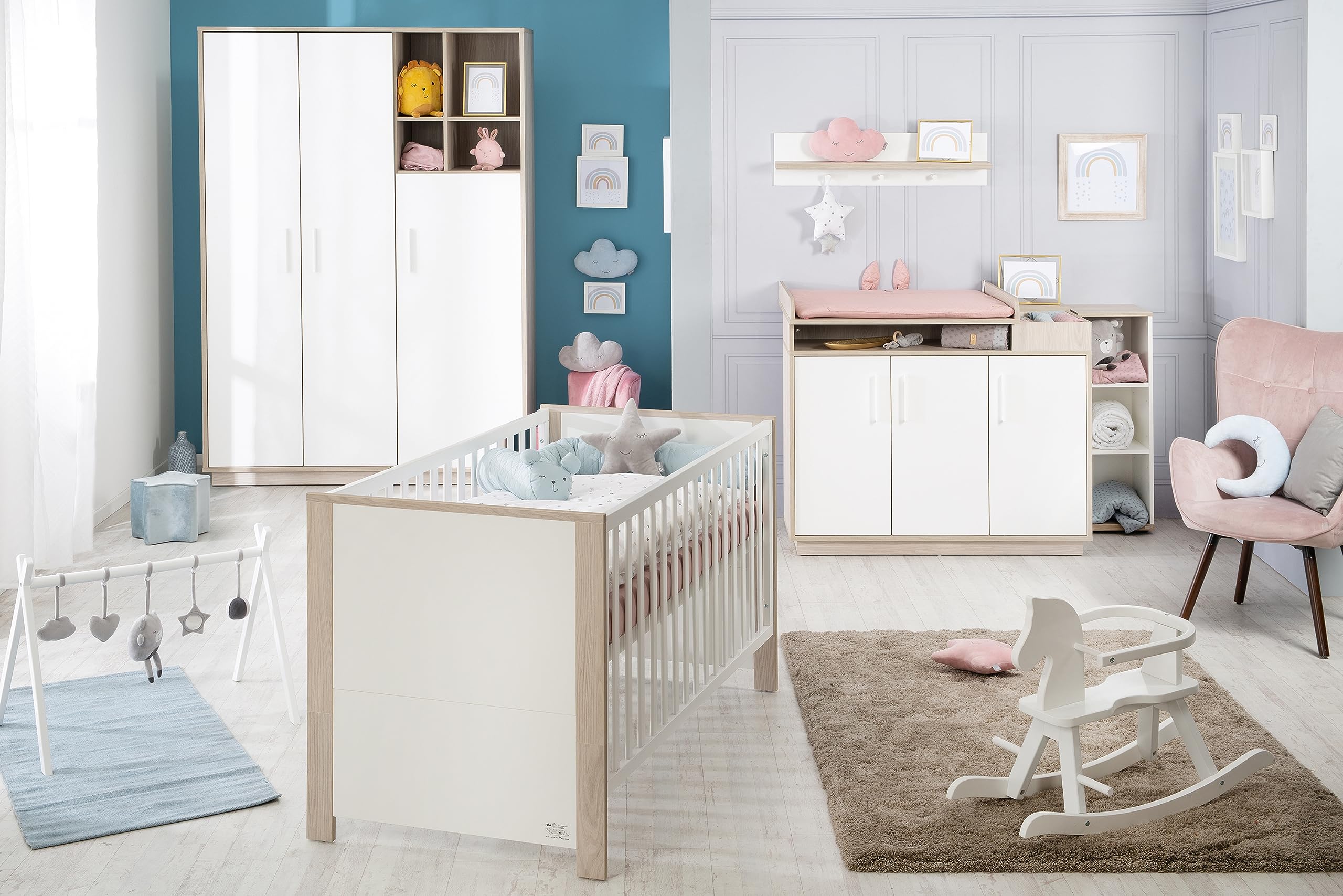 roba Chambre Bébé Complète Olaf - Lit Évolutif 70 x 140 cm + Commode à Langer + Armoire à 3 Portes - Blanc / Décor Bois