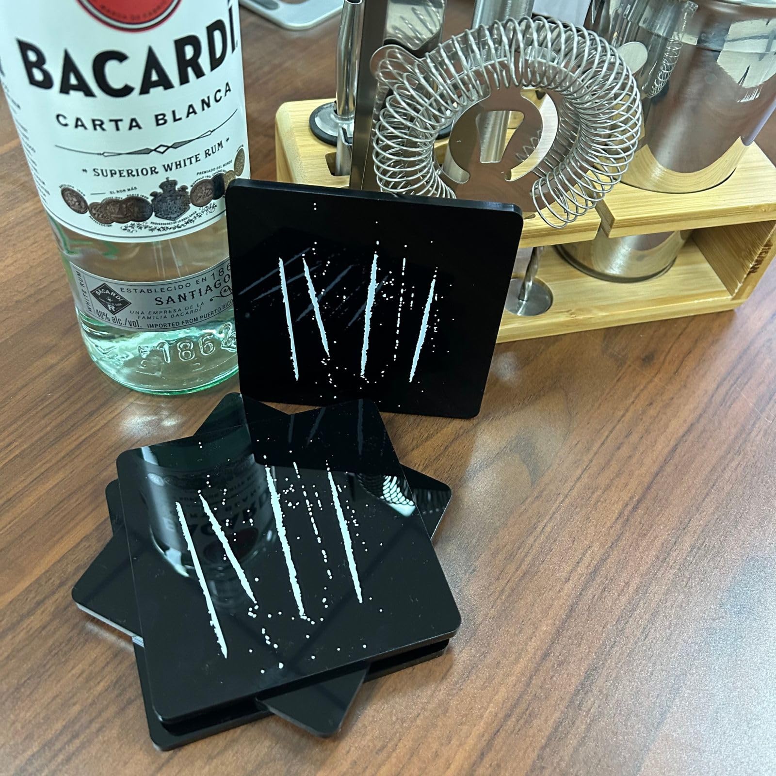 Posavasos Divertidos con líneas Falsas, Posavasos de línea Divertida, 4 Posavasos de Regalo para Fiestas, Bares, Cuevas de Hombre y decoración del hogar