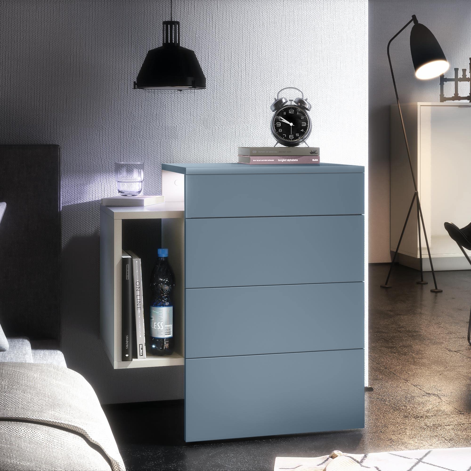 Vladon Nachttisch Queens, Made in Germany, Nachttischschrank mit 2 Schubladen und 1 seitlichem Fach zur Wandmontage, Weiß matt/Denim matt, inkl. LED Unterbaustrahler weiß (60 x 63 x 36 cm)