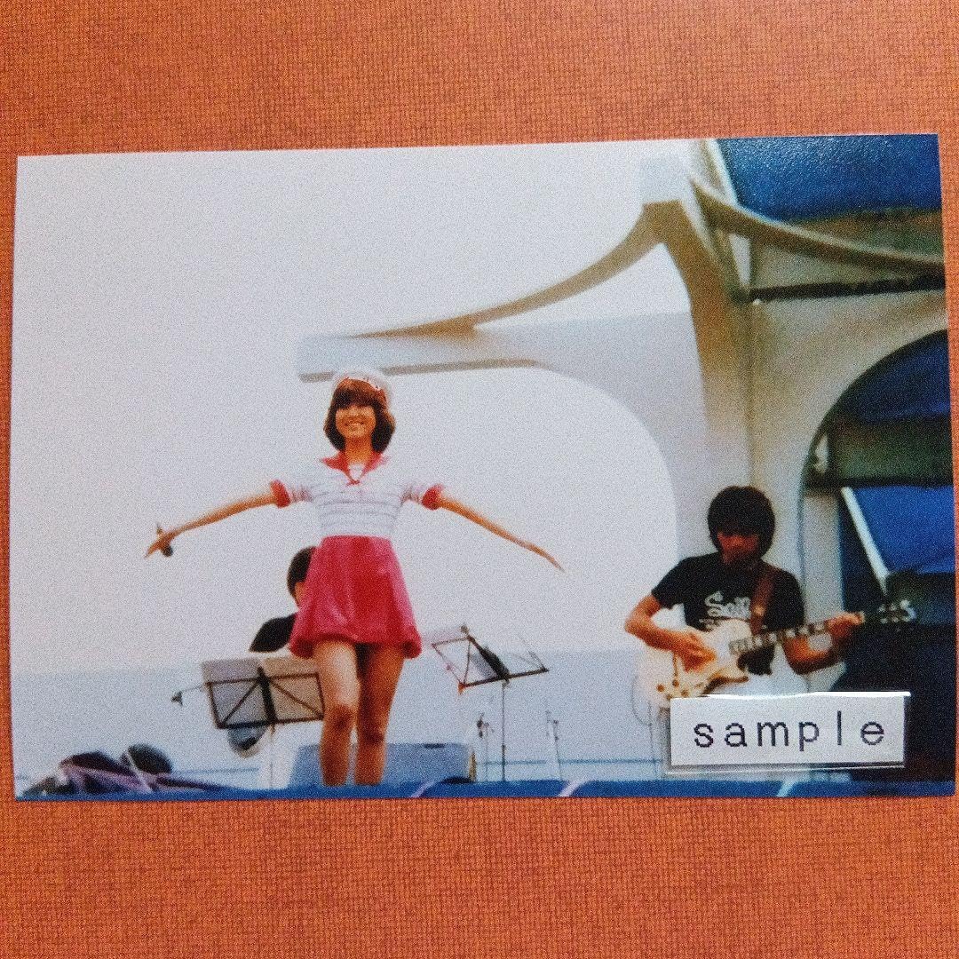 Amazon.co.jp: 松田聖子 野外コンサート写真 ミニスカ セーラー衣装