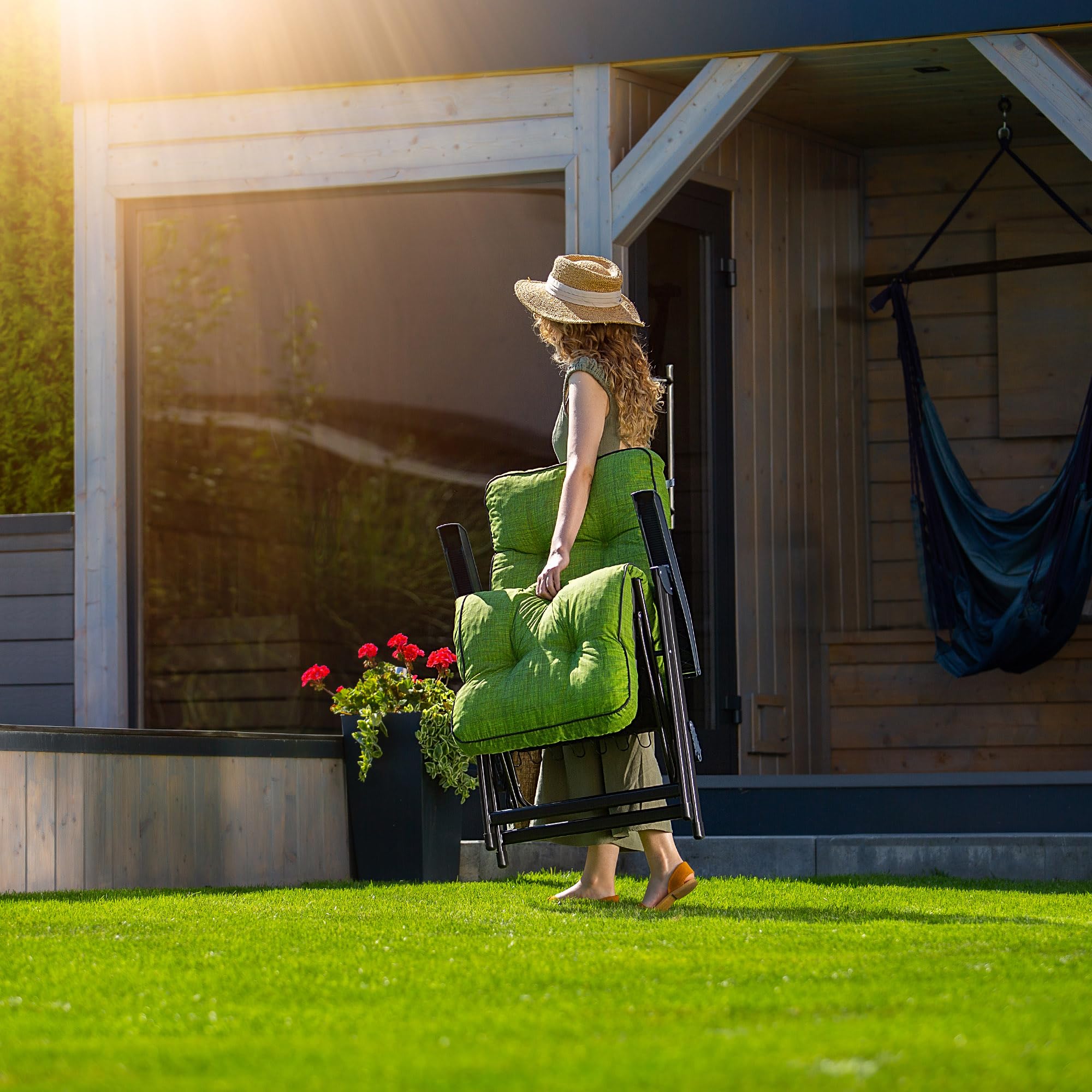 KADAX Silla de jardín con reposapiés, tumbona con cojín, tumbona plegable, tumbona de jardín con respaldo ajustable, sillón de jardín, silla de relax (verde)