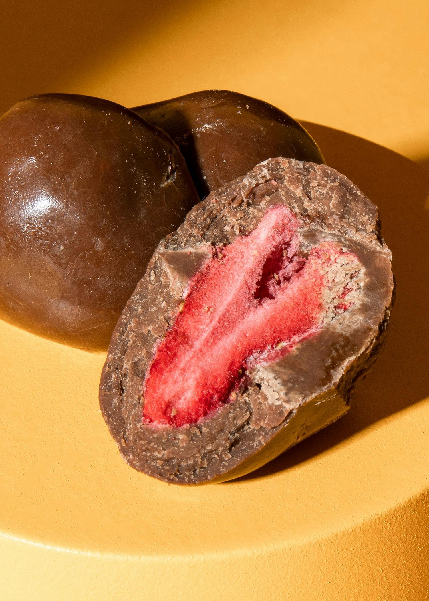 KoRo - Fraises lyophilisées au chocolat au lait 1 kg - Fruité et croquant - Snack dans un paquet avantageux