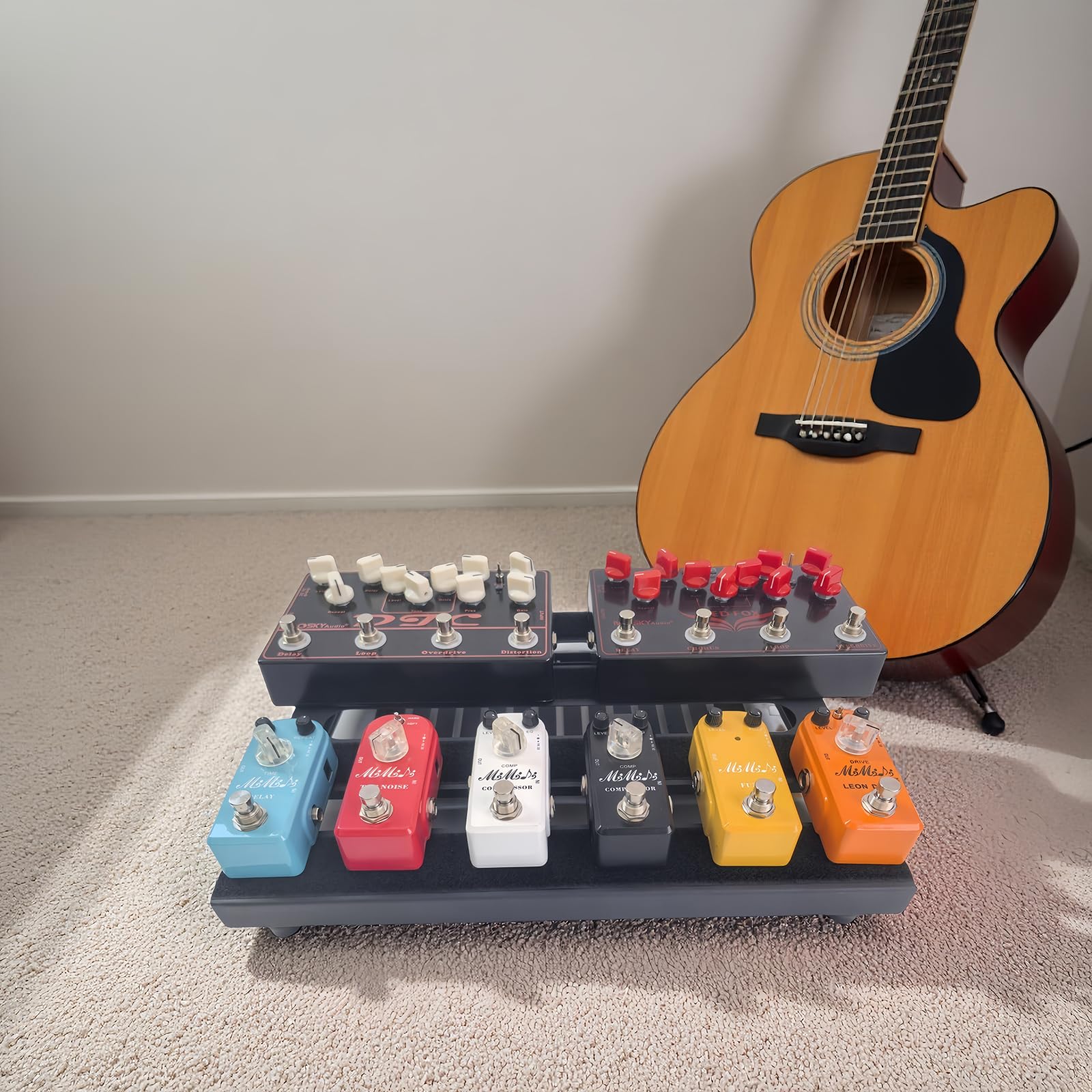 NALU Verbessertes Gitarren-Pedalboard mit Netzteilablage – robuste Metallkonstruktion, rutschfeste Füße, inklusive Klettband für sichere Montage (klein, 36,1 x 26,9 cm)