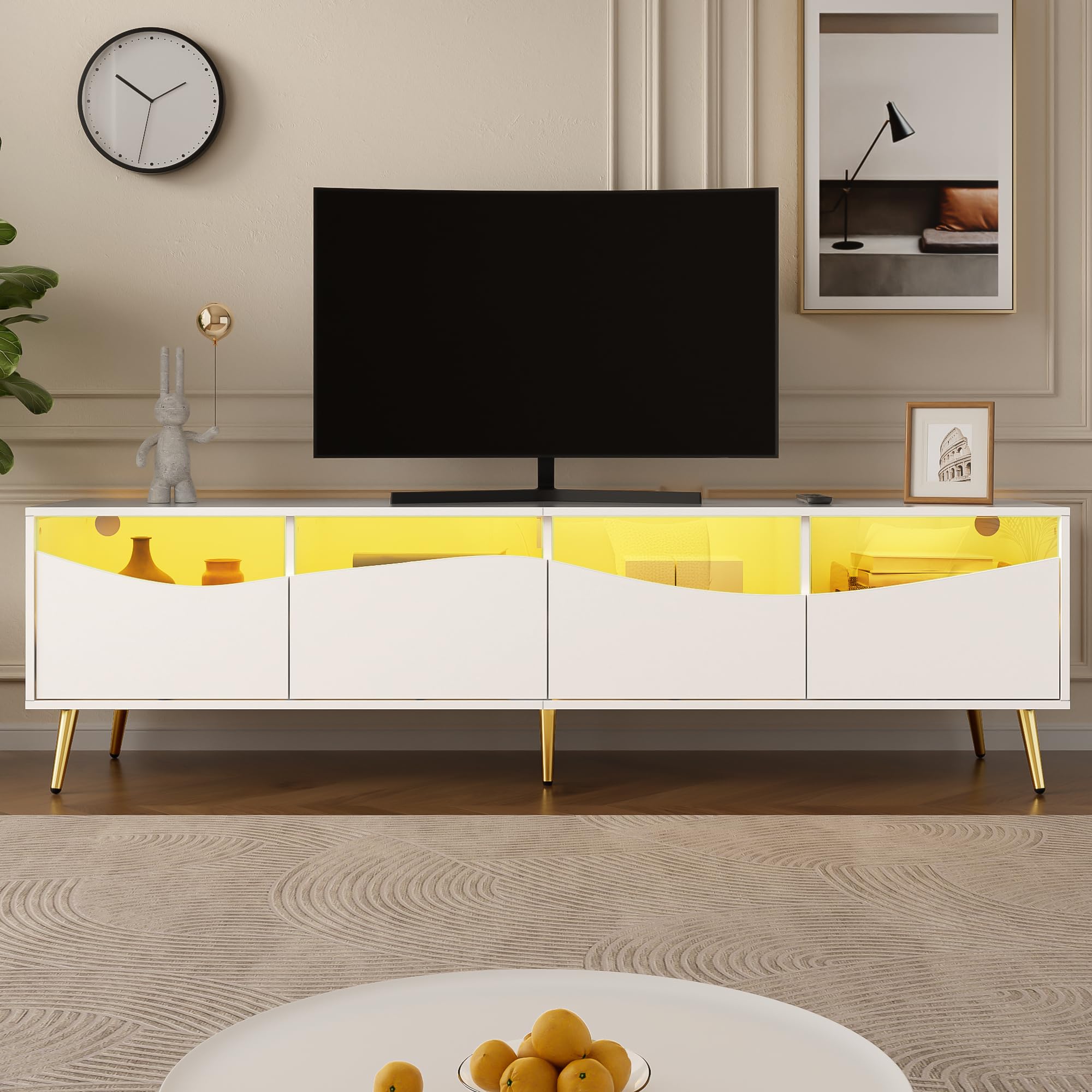 Meuble TV 180 cm avec LED, façade en verre, espace de rangement et pieds en métal doré, blanc pour salon