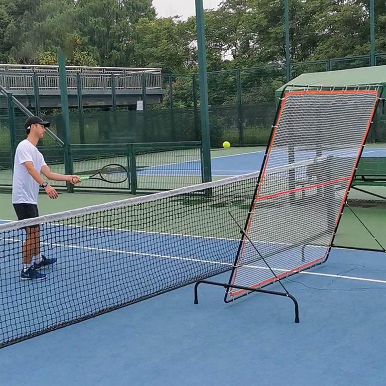 Verstellbares Tennis-Rückprallnetz für Bodenschläge und Volleying, ideal für Training und verschiedene Schlägersportarten