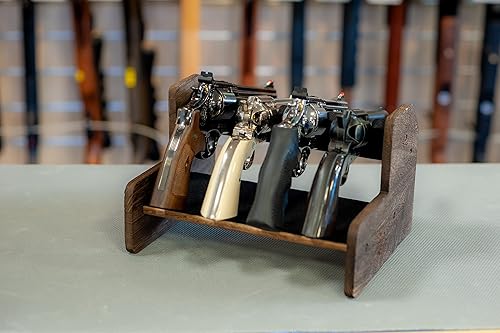 Miniatura 2 de THE HAWK HAUS Estante para pistolas para 4  Organizador de almacenamiento rústico de madera pura marrón oscuro para revólveres pistolas y pistolas